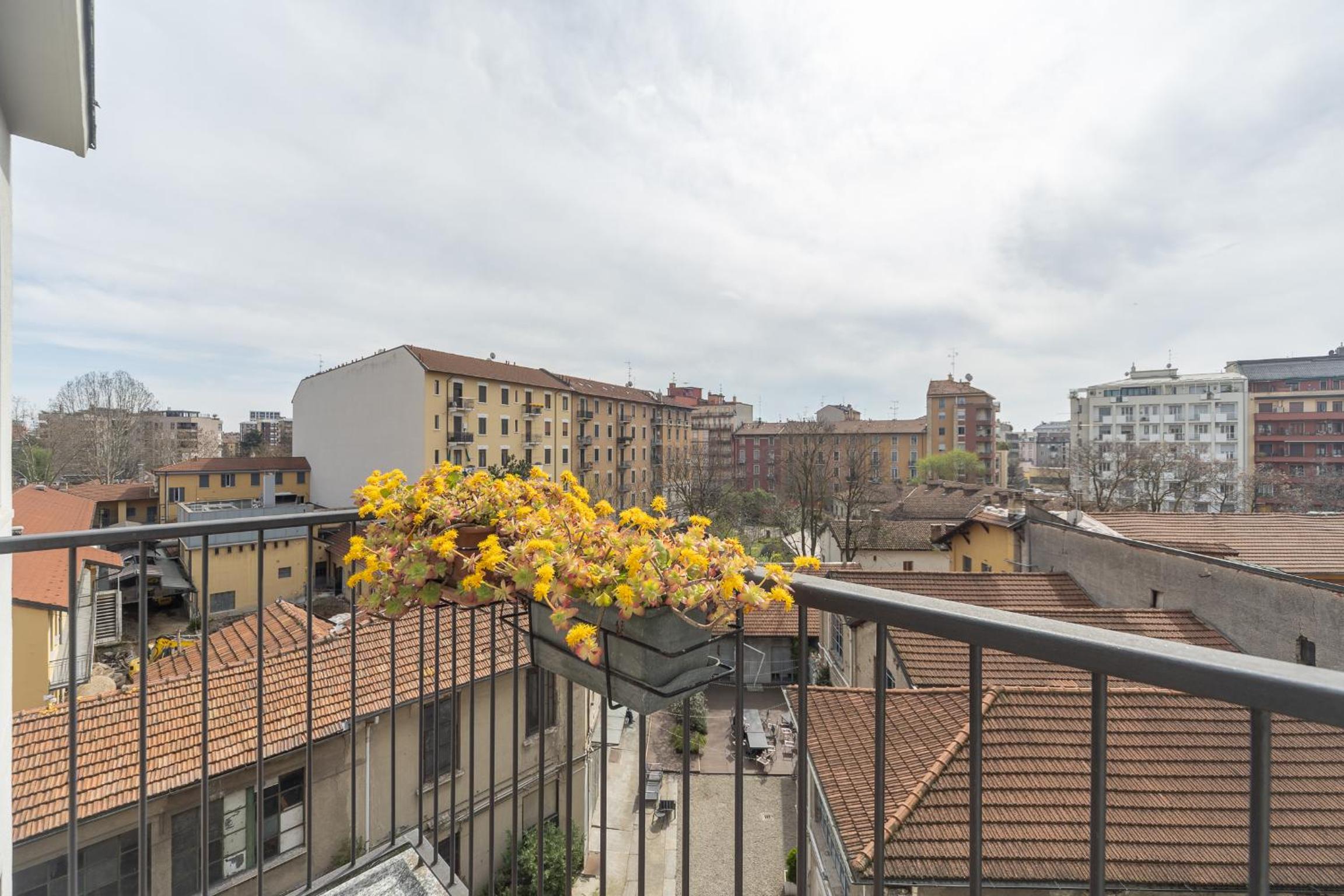 Stylish Porta Romana Apartment with terrace