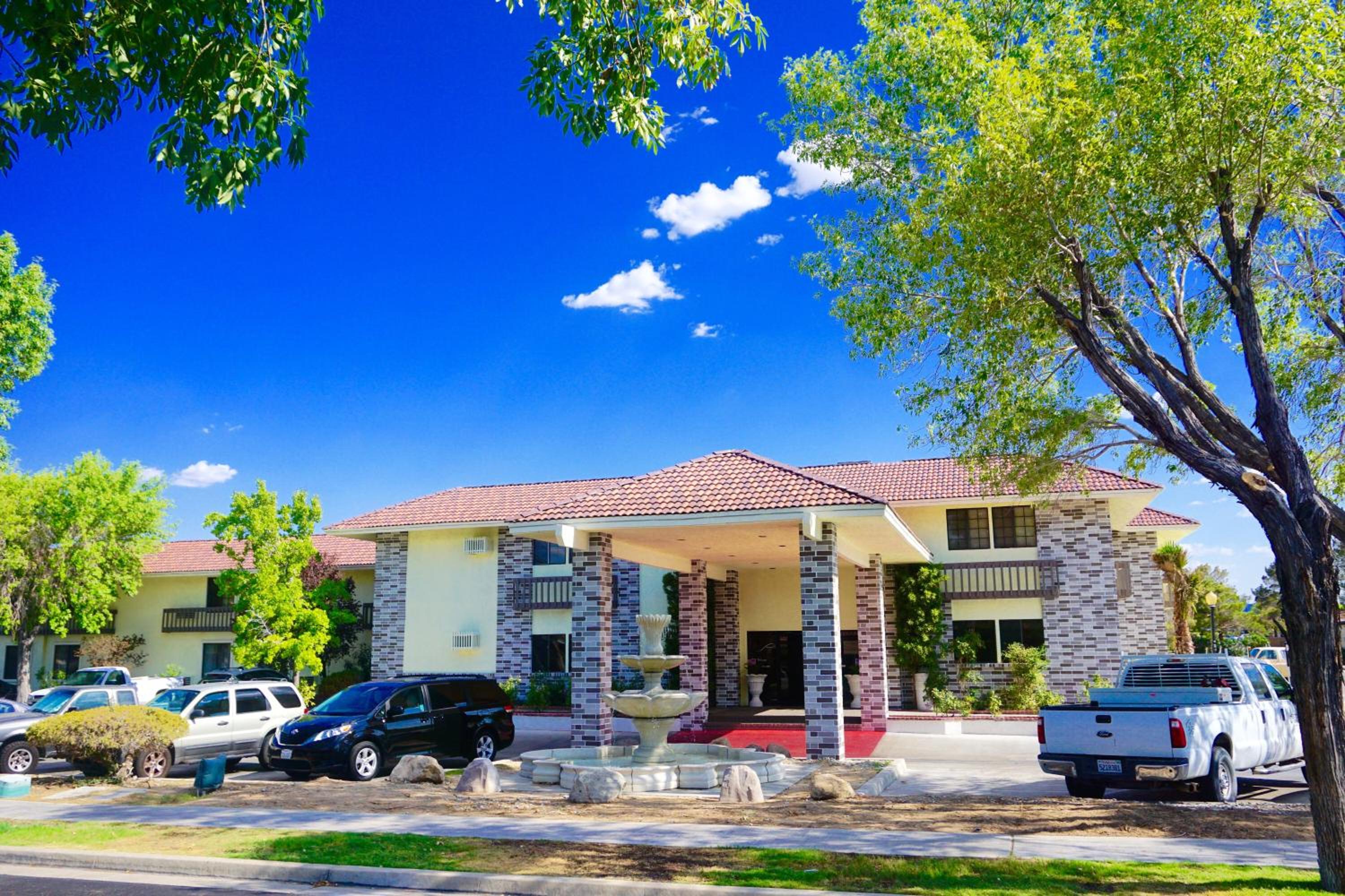 Ridgecrest Vacations - Heritage Inn  Suites Ridgecrest - China Lake - Property Image 1