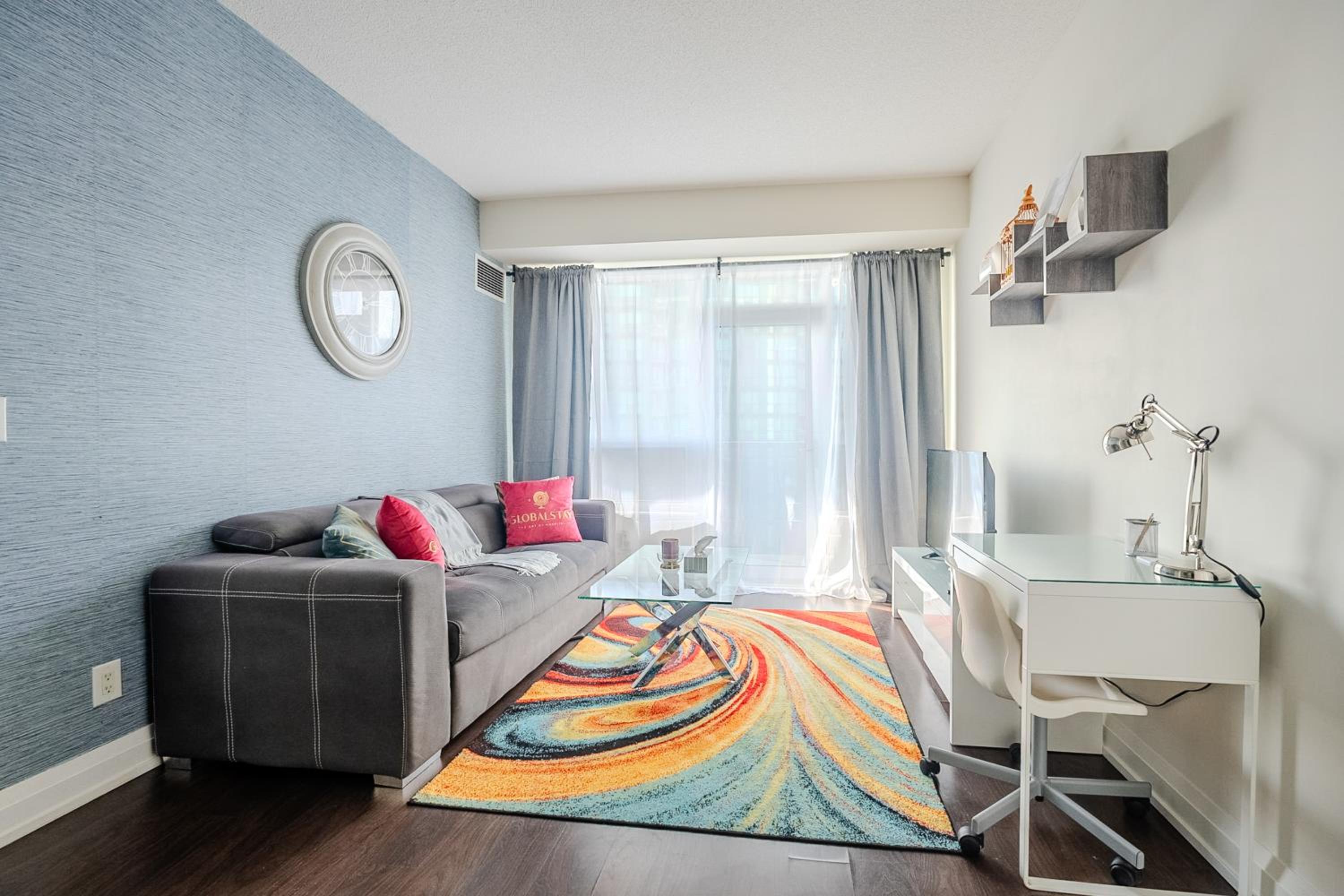 Modern 2Bd 2Ba Skyscraper Free parking