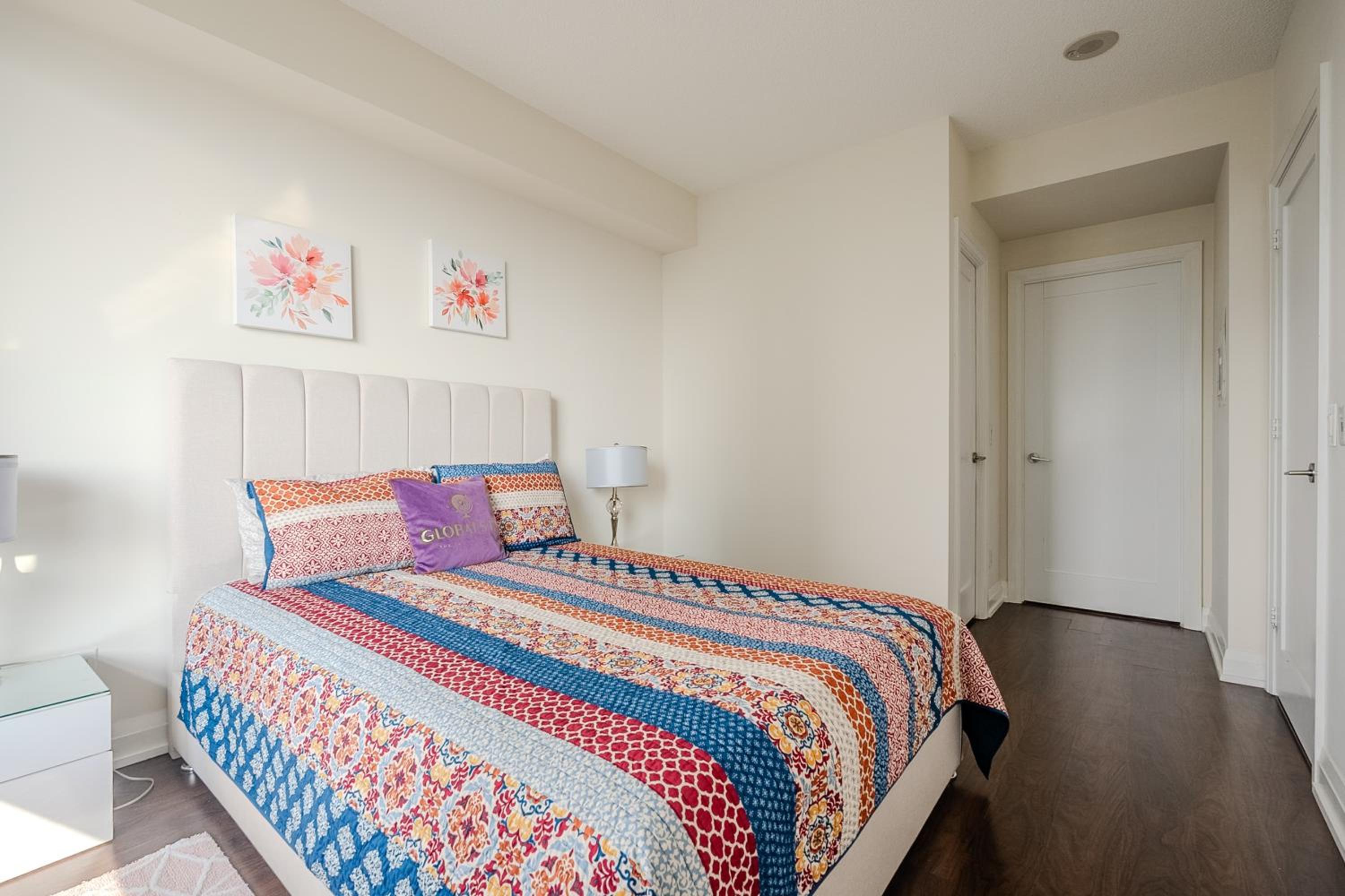 Modern 2Bd 2Ba Skyscraper Free parking