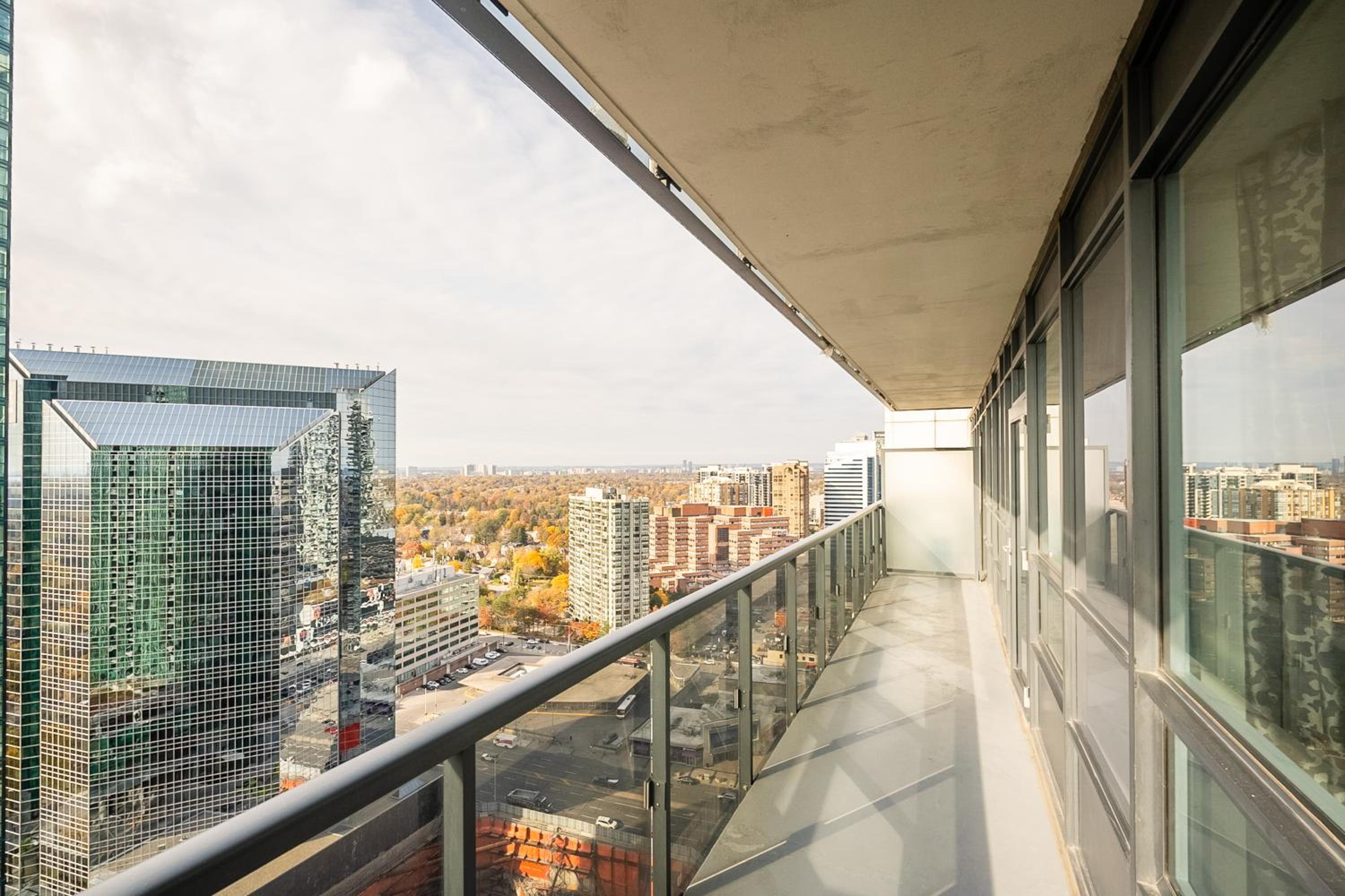 Modern 2Bd 2Ba Skyscraper Free parking