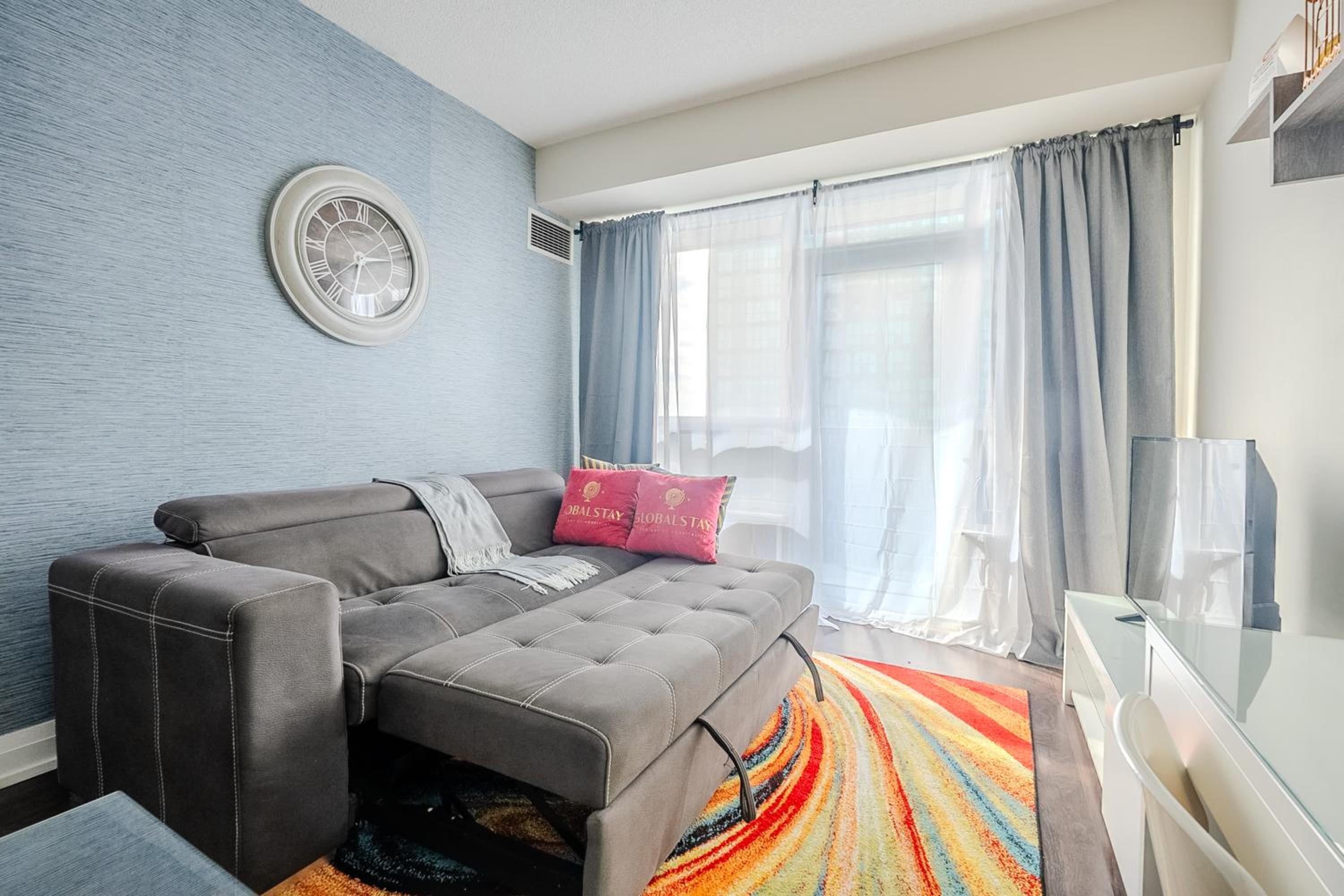 Modern 2Bd 2Ba Skyscraper Free parking