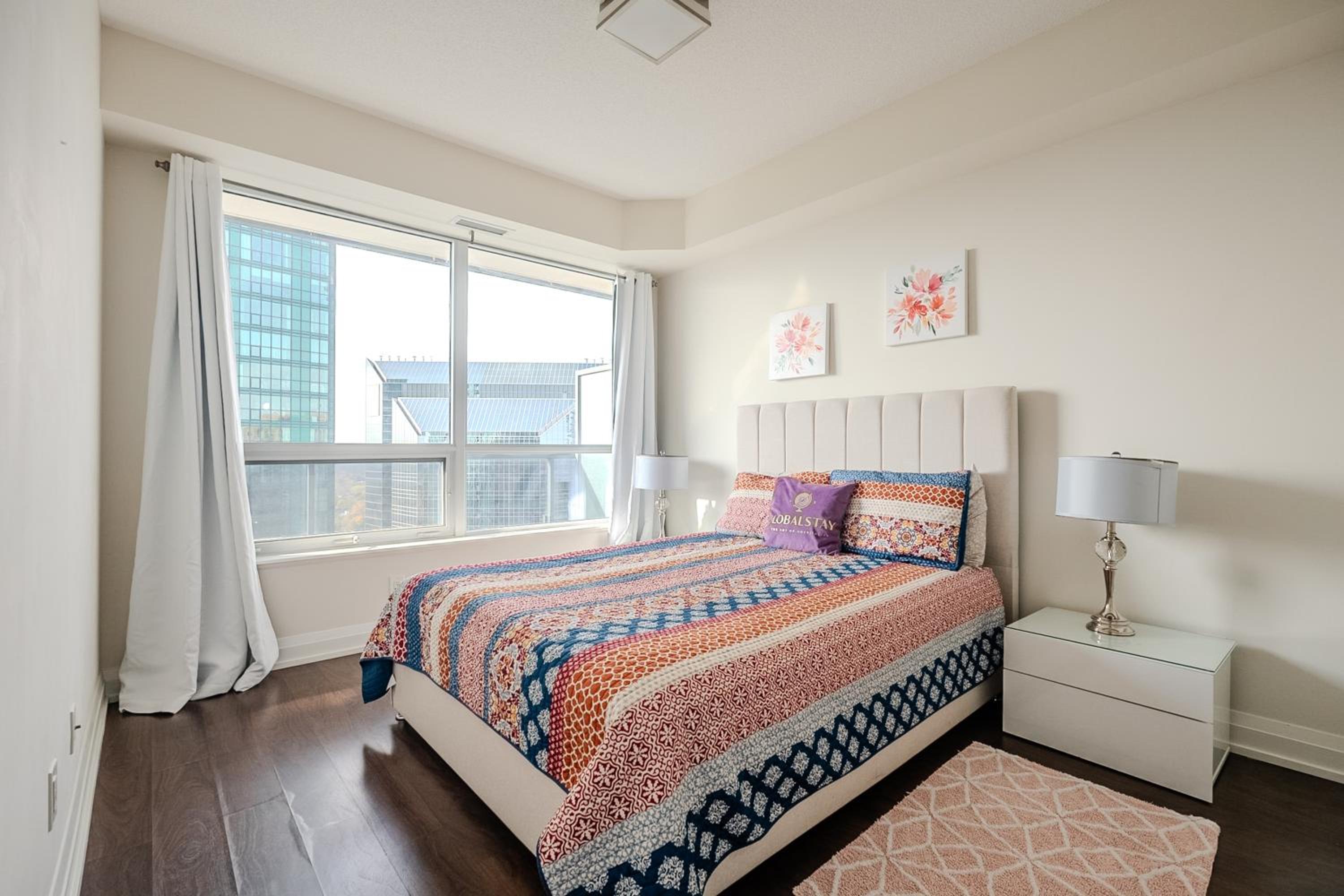 Modern 2Bd 2Ba Skyscraper Free parking