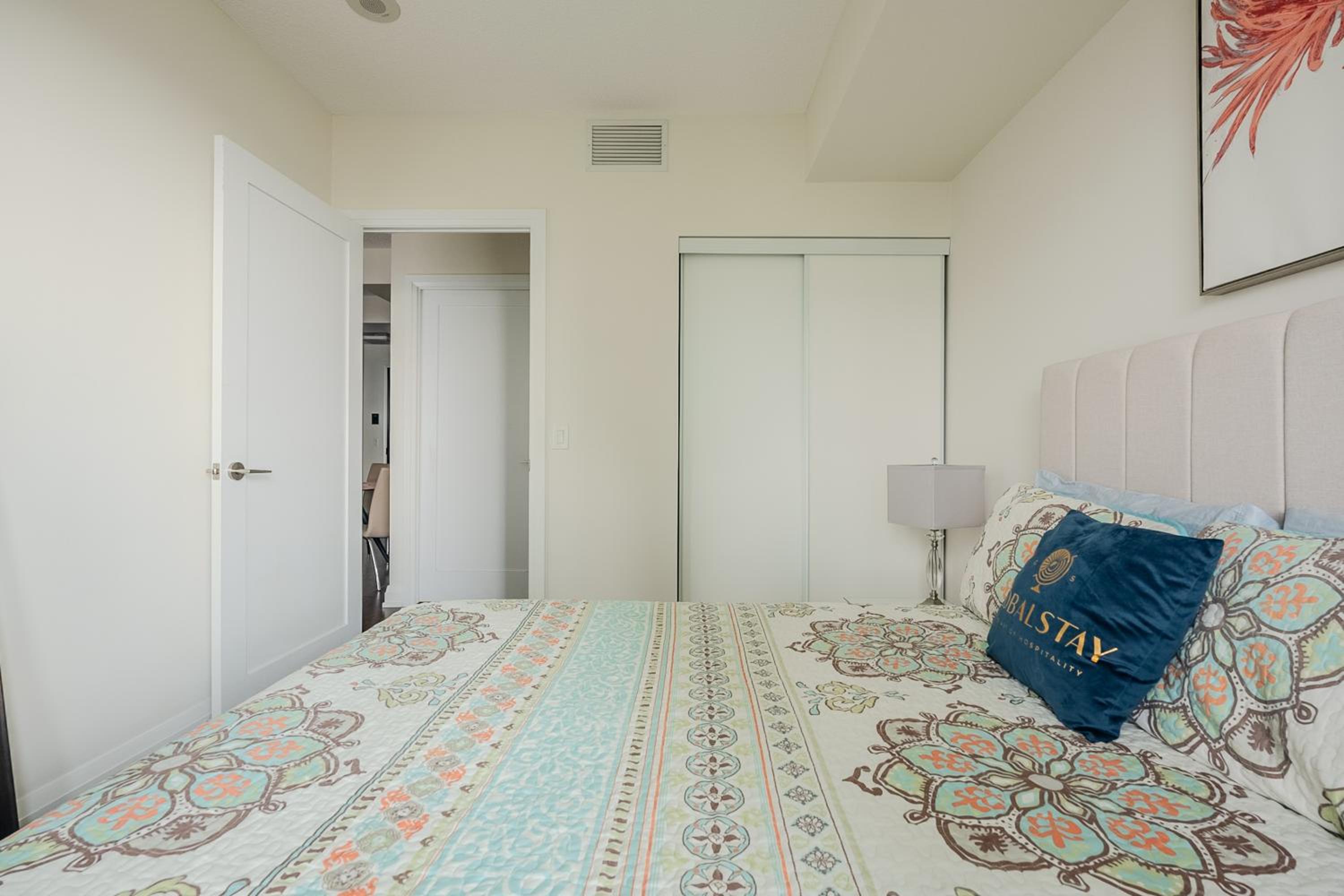 Modern 2Bd 2Ba Skyscraper Free parking