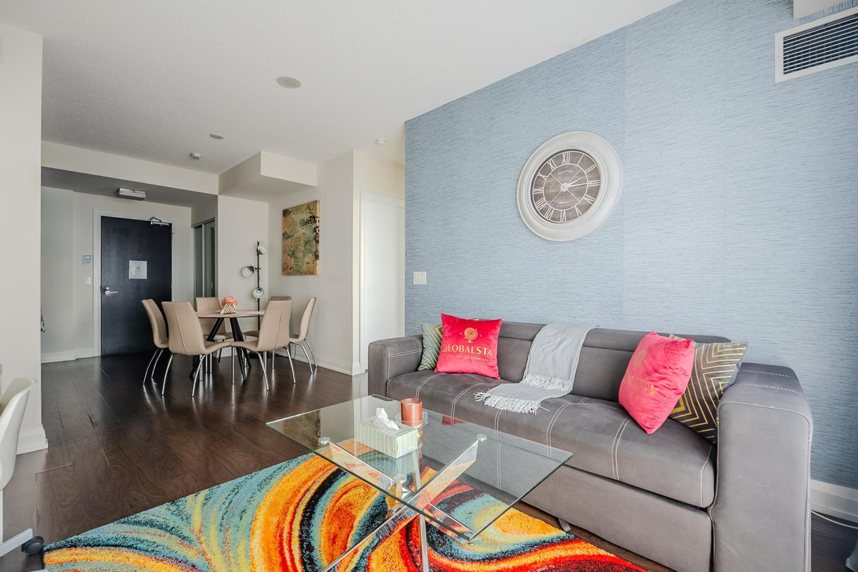 Modern 2Bd 2Ba Skyscraper Free parking