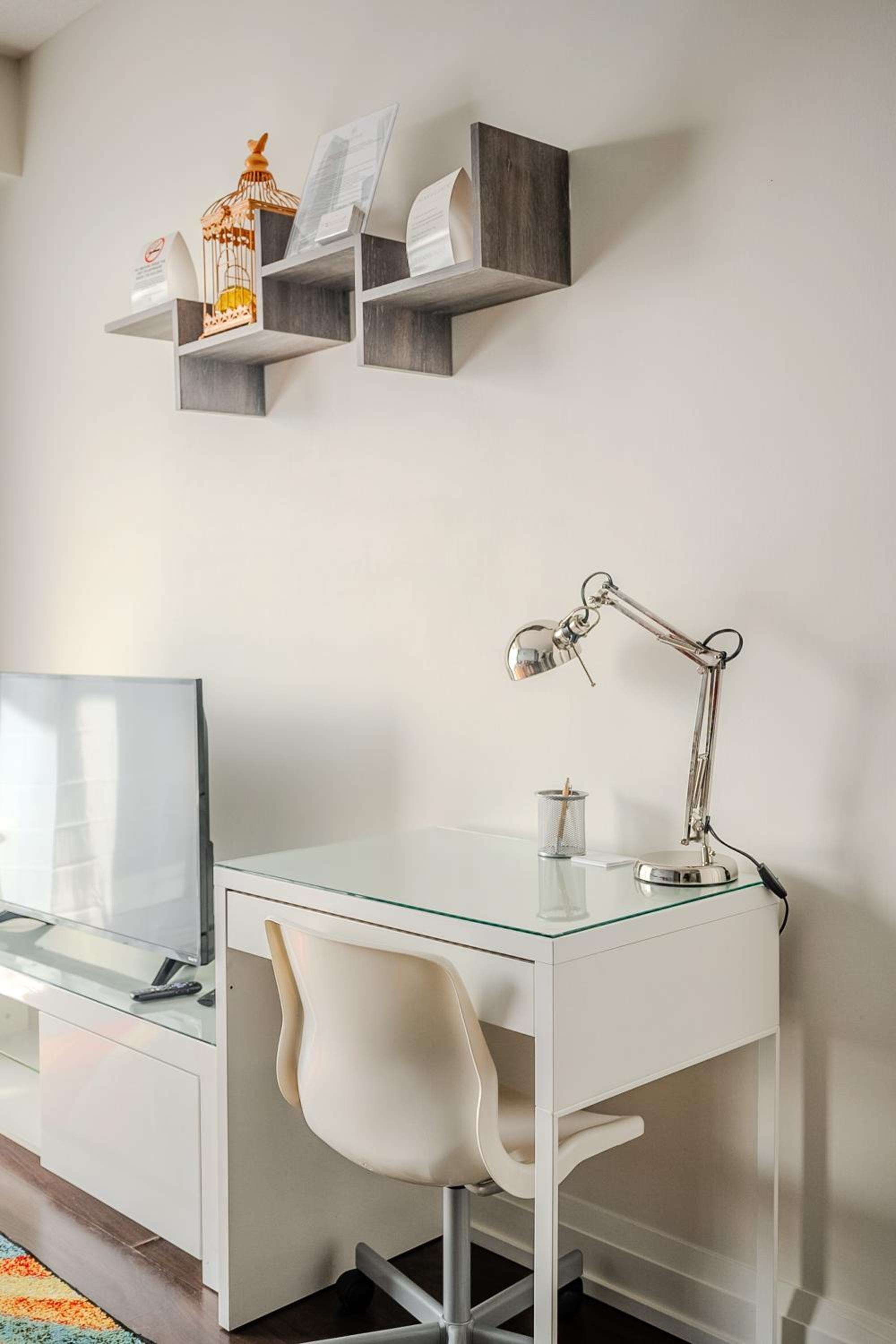 Modern 2Bd 2Ba Skyscraper Free parking