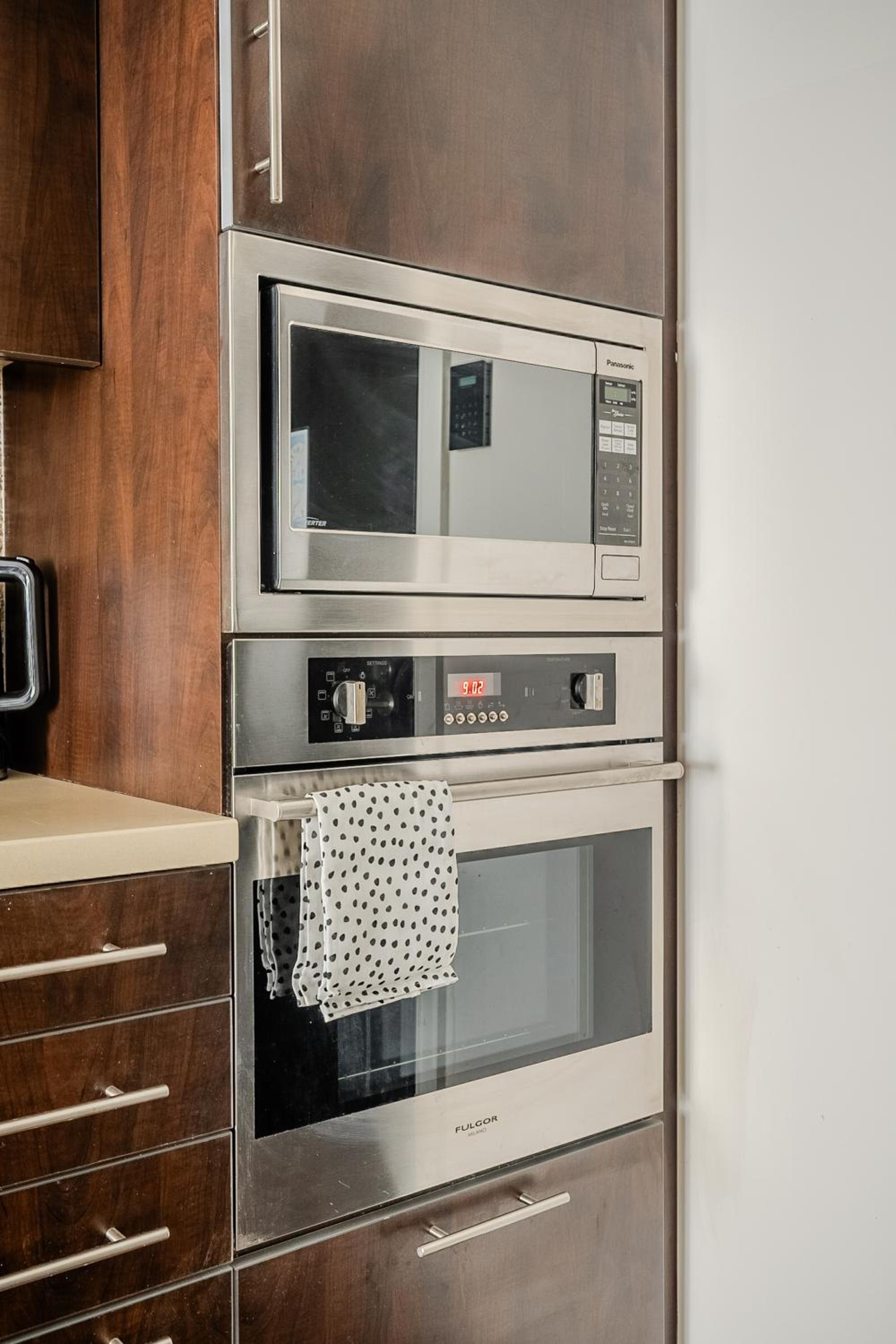 Modern 2Bd 2Ba Skyscraper Free parking