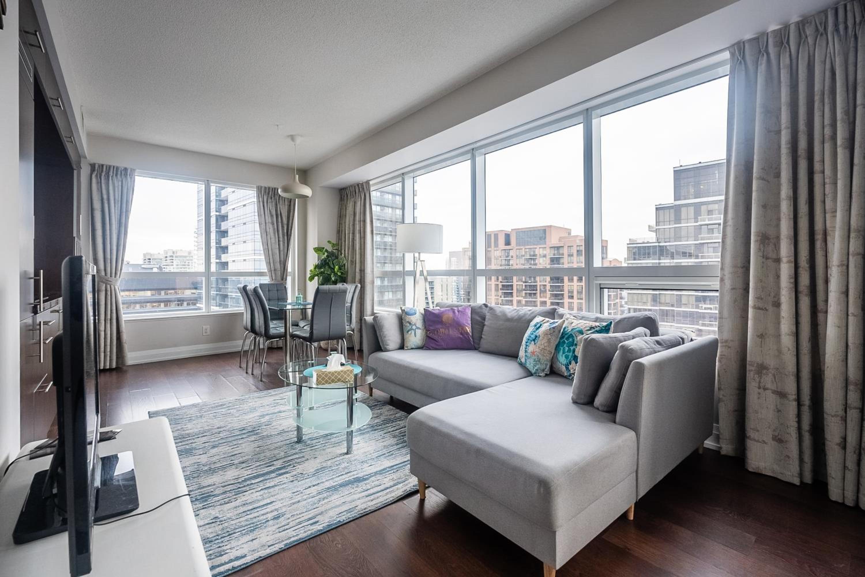 2BD 2BR Panoramic View Sheppard Metro Free parking