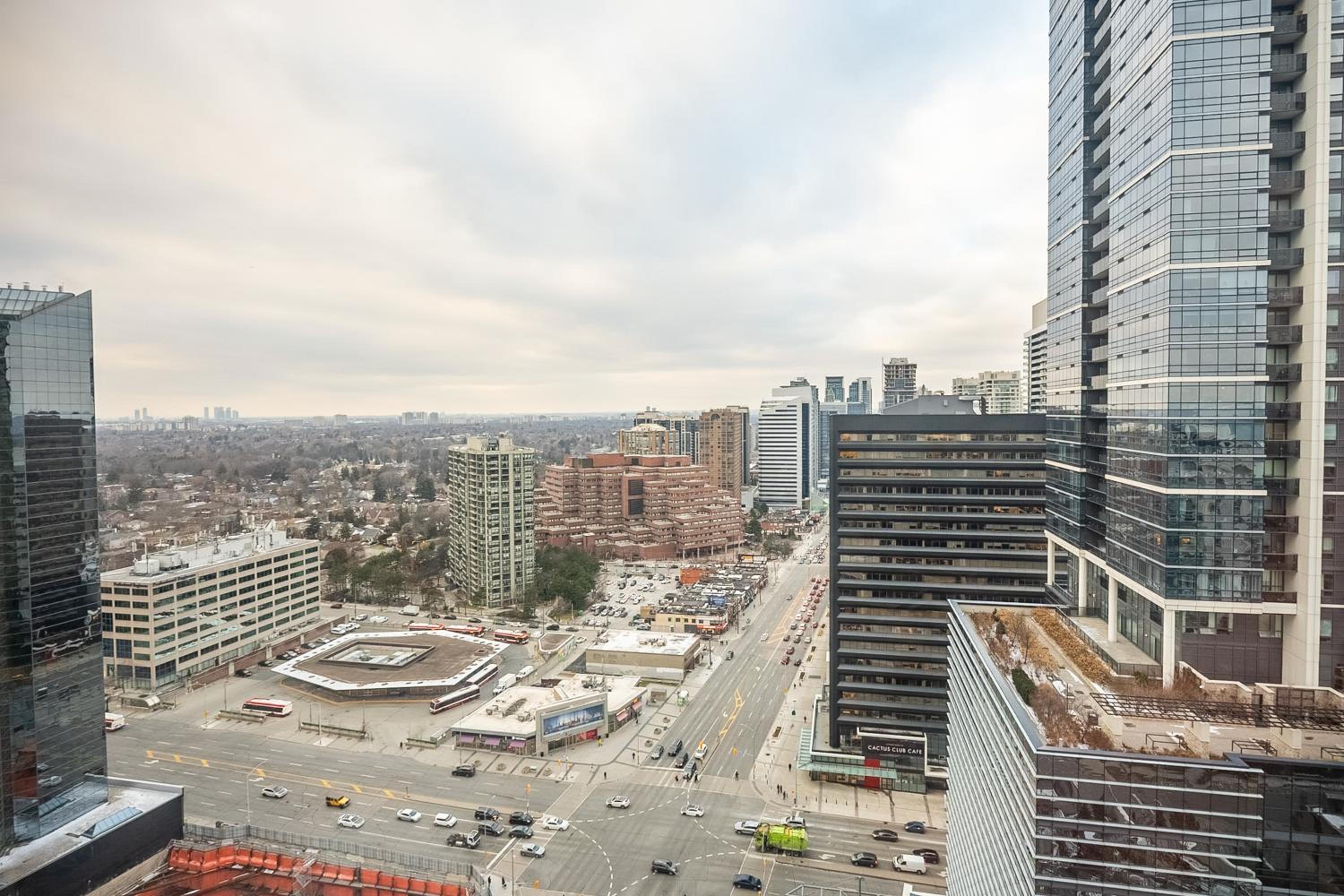 2BD 2BR Panoramic View Sheppard Metro Free parking