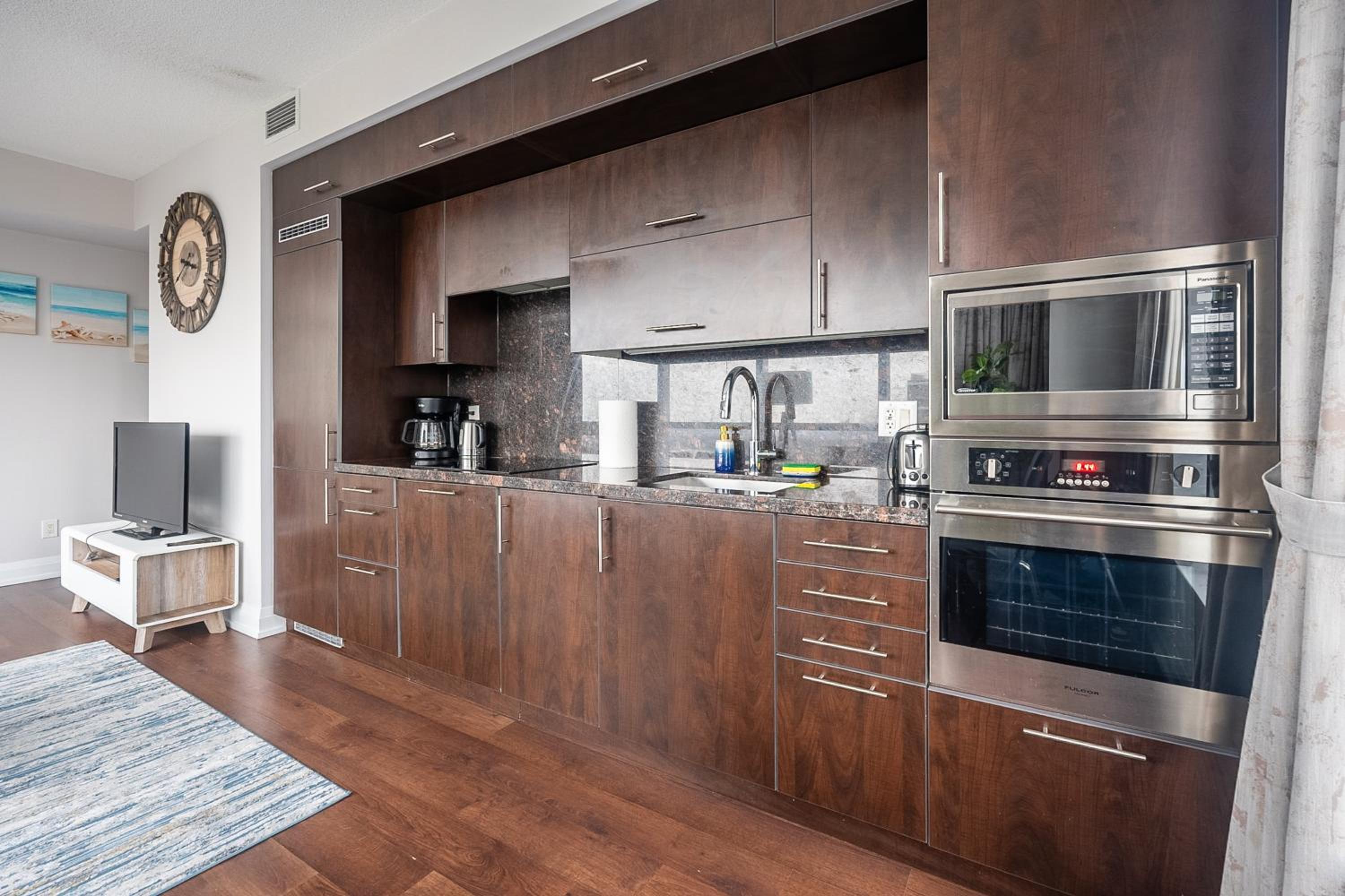 2BD 2BR Panoramic View Sheppard Metro Free parking