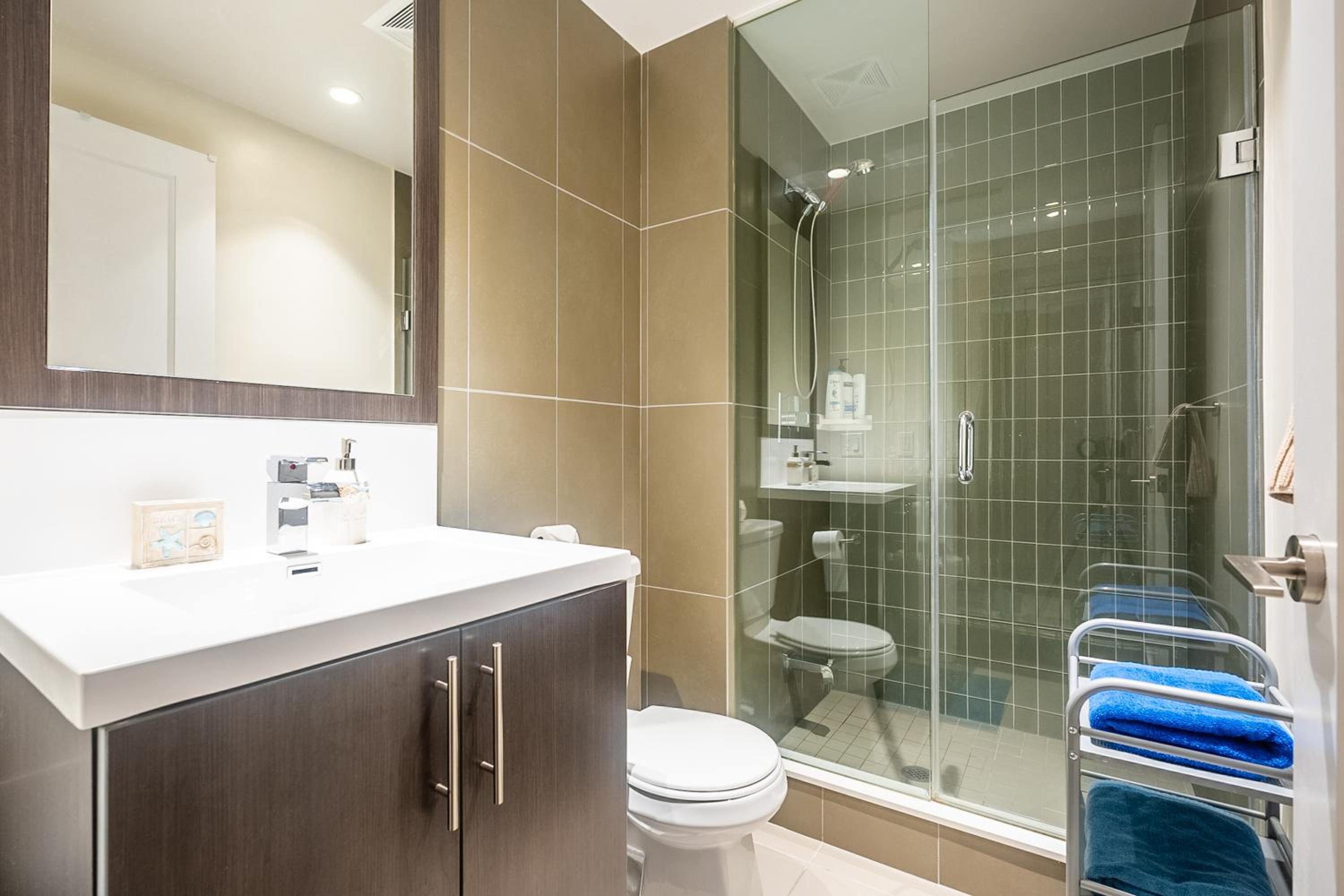 2BD 2BR Panoramic View Sheppard Metro Free parking