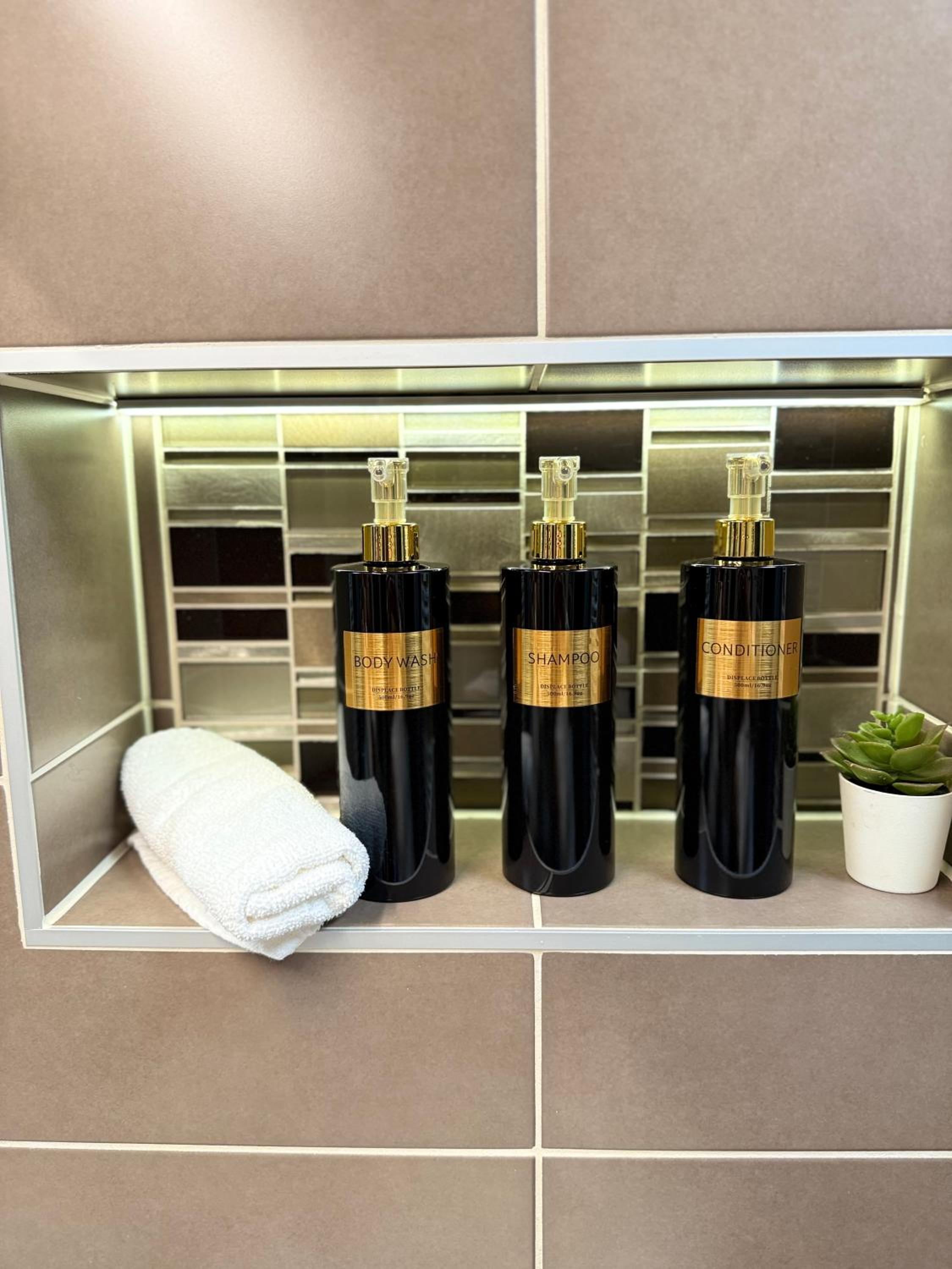 Local-Lux Premium Apartment- 2 Bedrooms Balcony -2 Private Parking