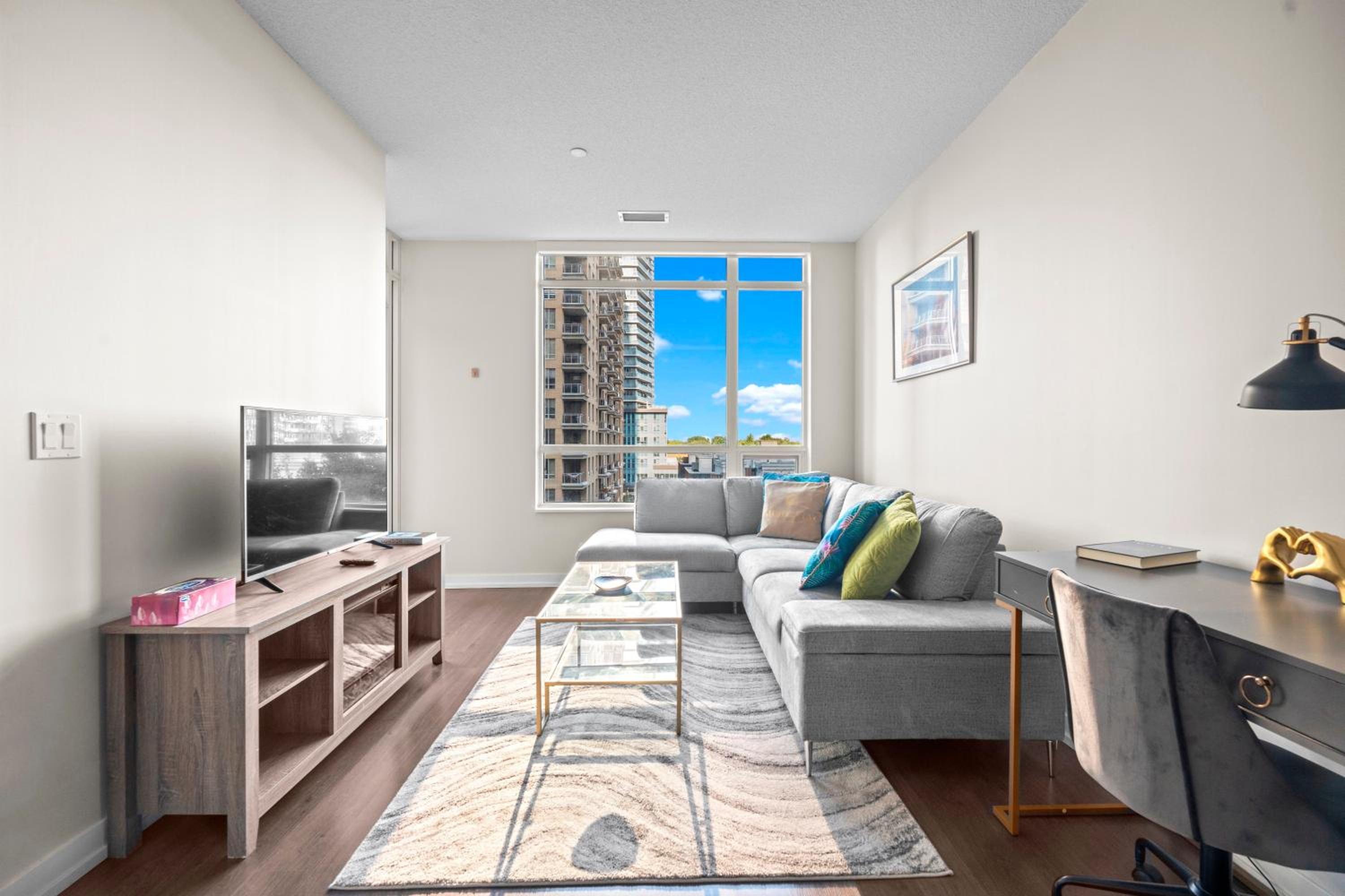 luminous 2-Bedroom Apartment with Balcony