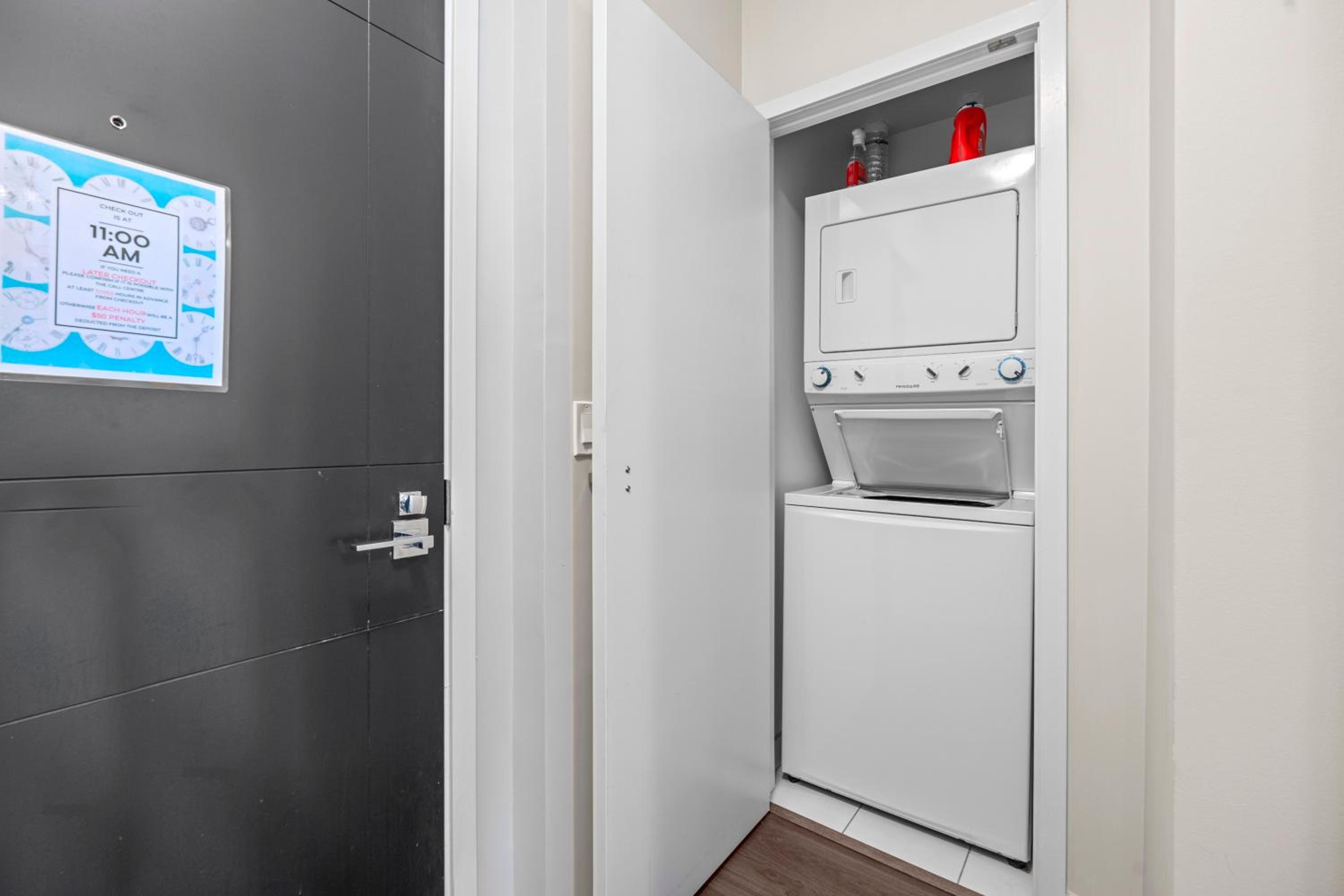 luminous 2-Bedroom Apartment with Balcony