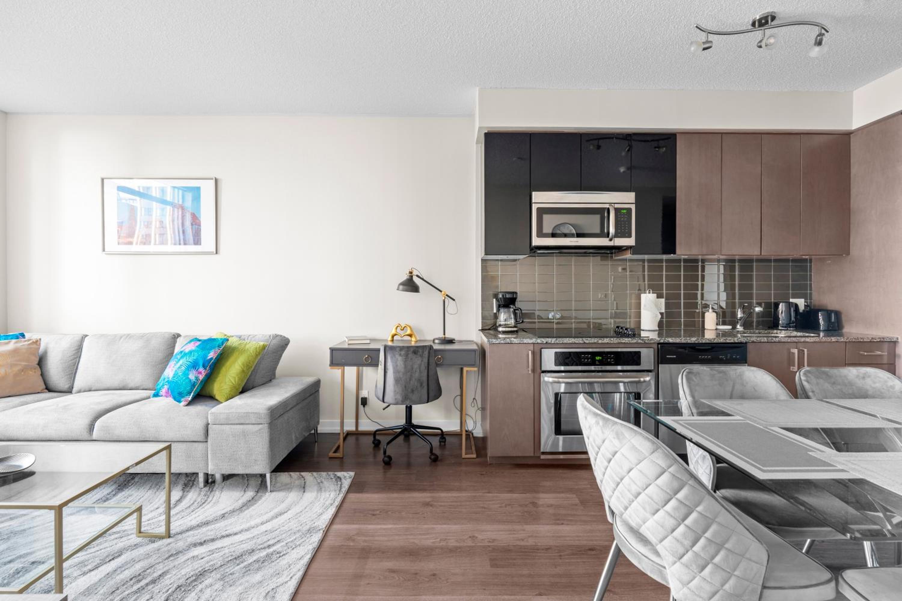 luminous 2-Bedroom Apartment with Balcony