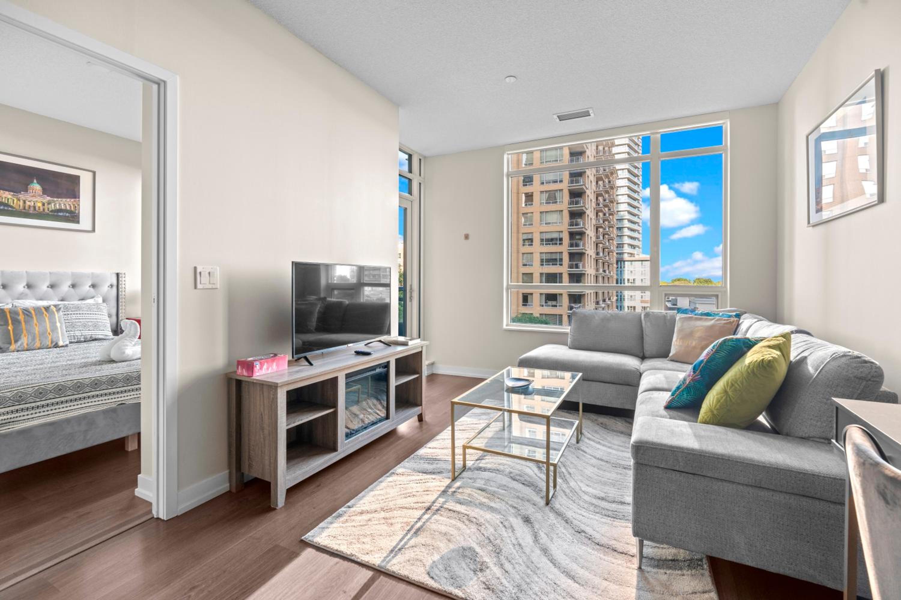 luminous 2-Bedroom Apartment with Balcony