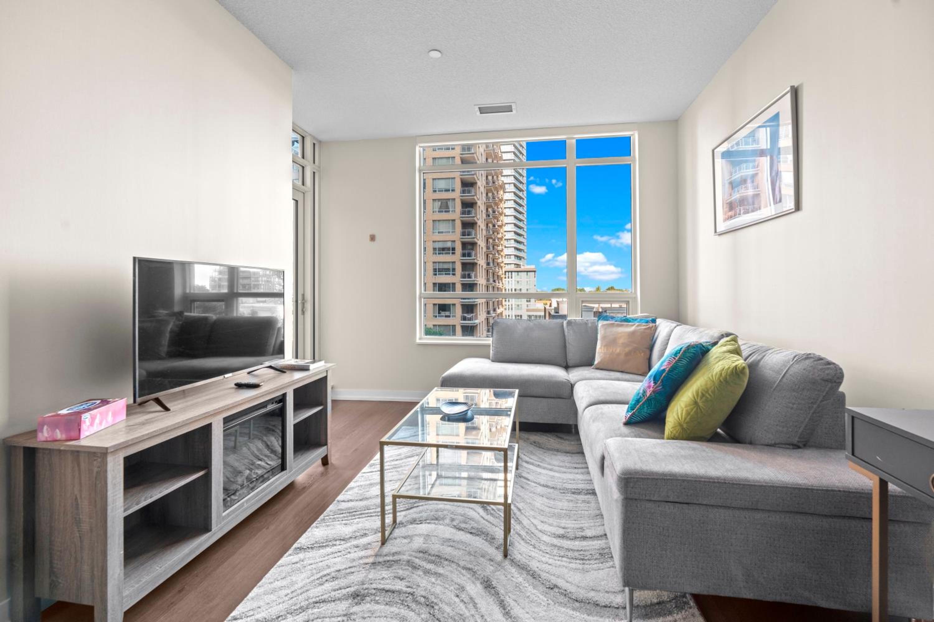 luminous 2-Bedroom Apartment with Balcony
