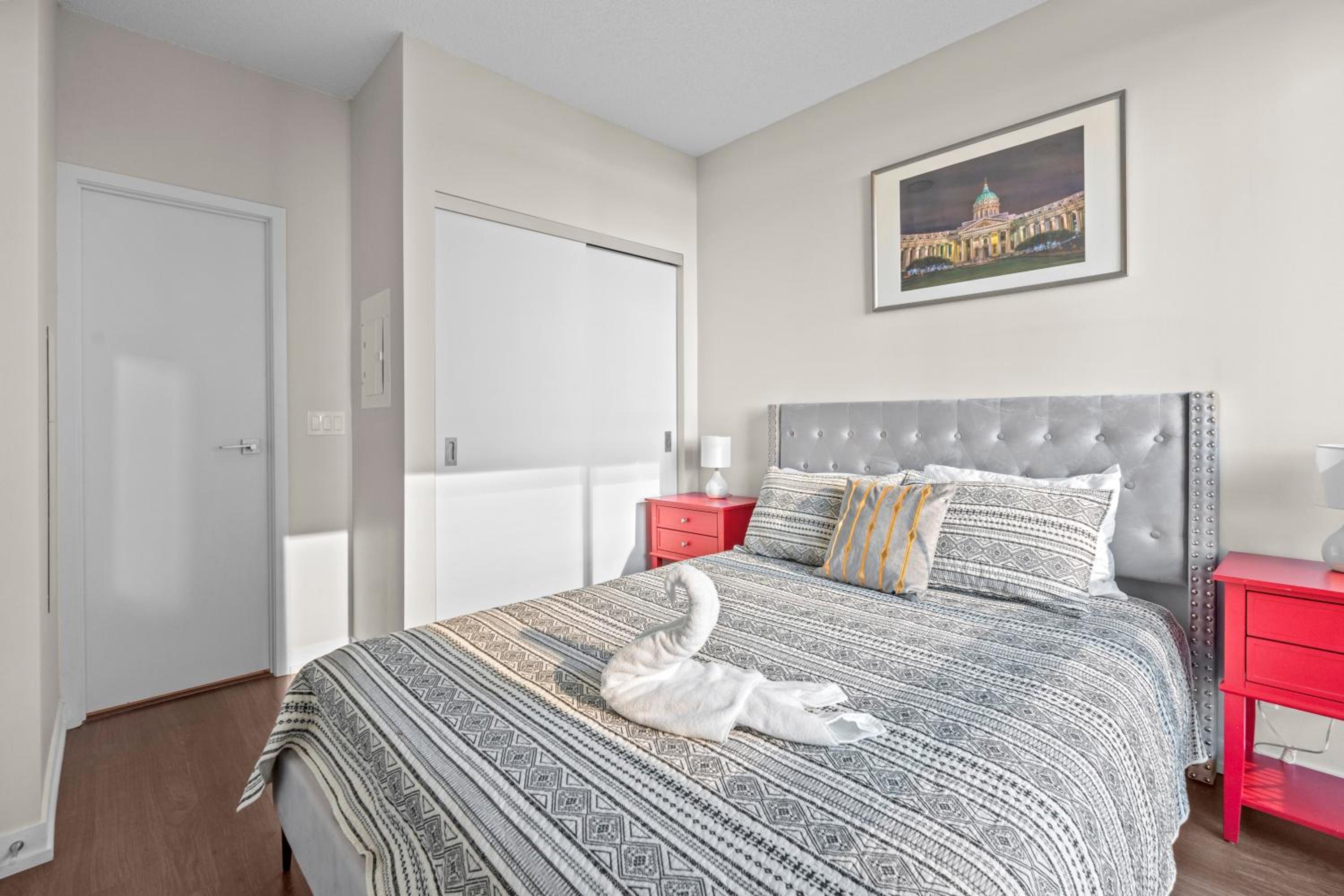 luminous 2-Bedroom Apartment with Balcony