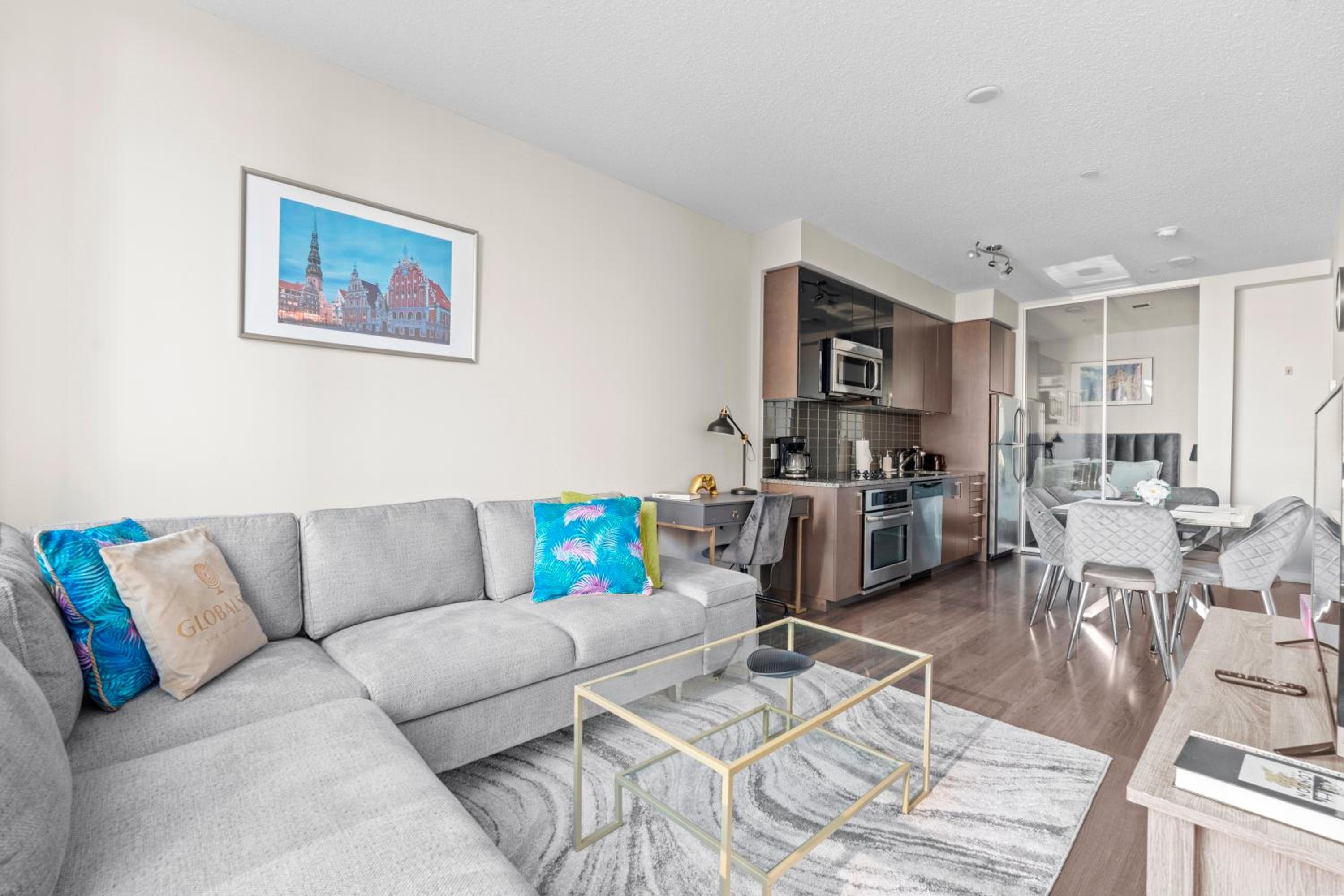 luminous 2-Bedroom Apartment with Balcony
