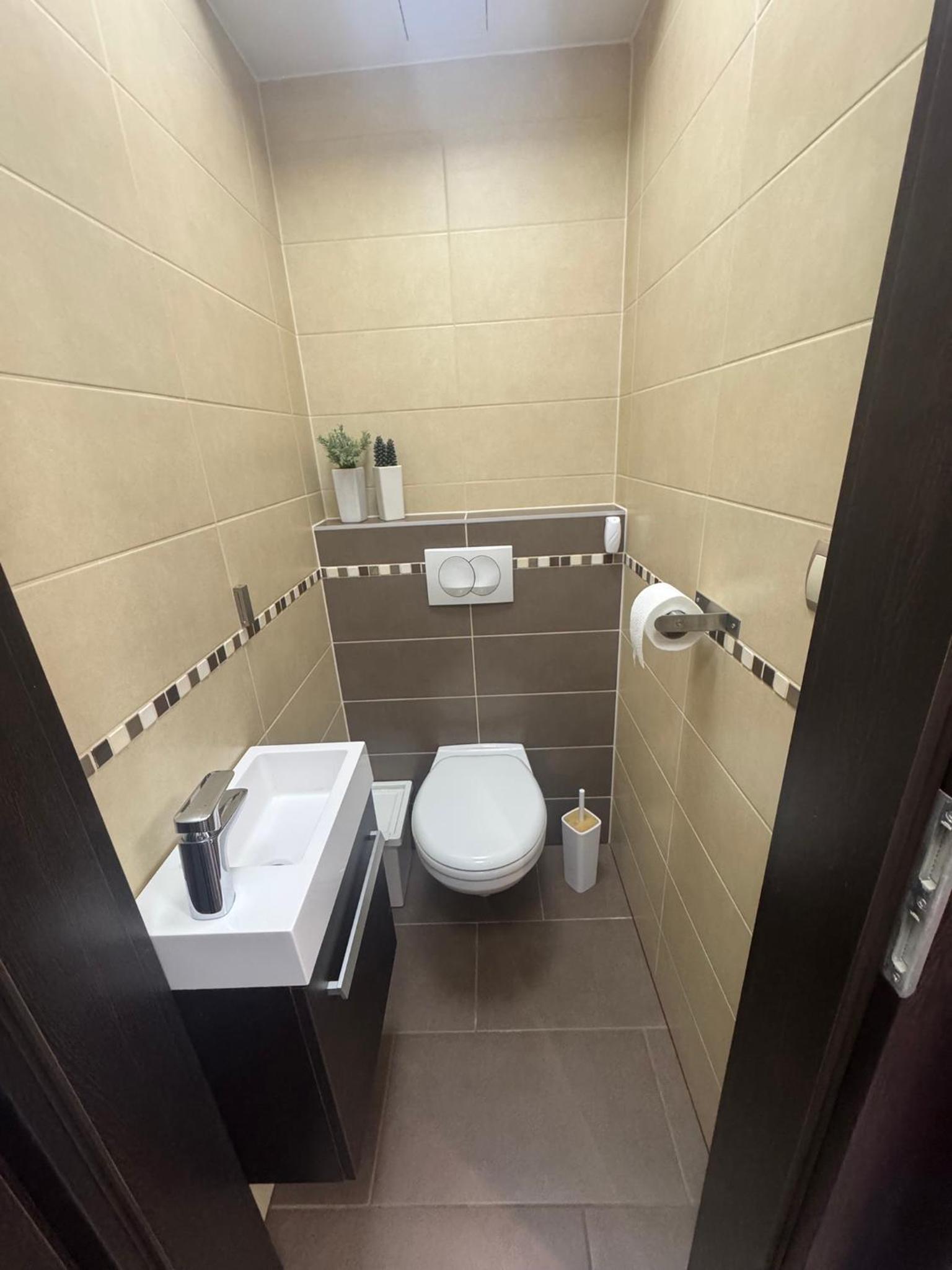 Local-Lux Premium Apartment- 2 Bedrooms Balcony -2 Private Parking