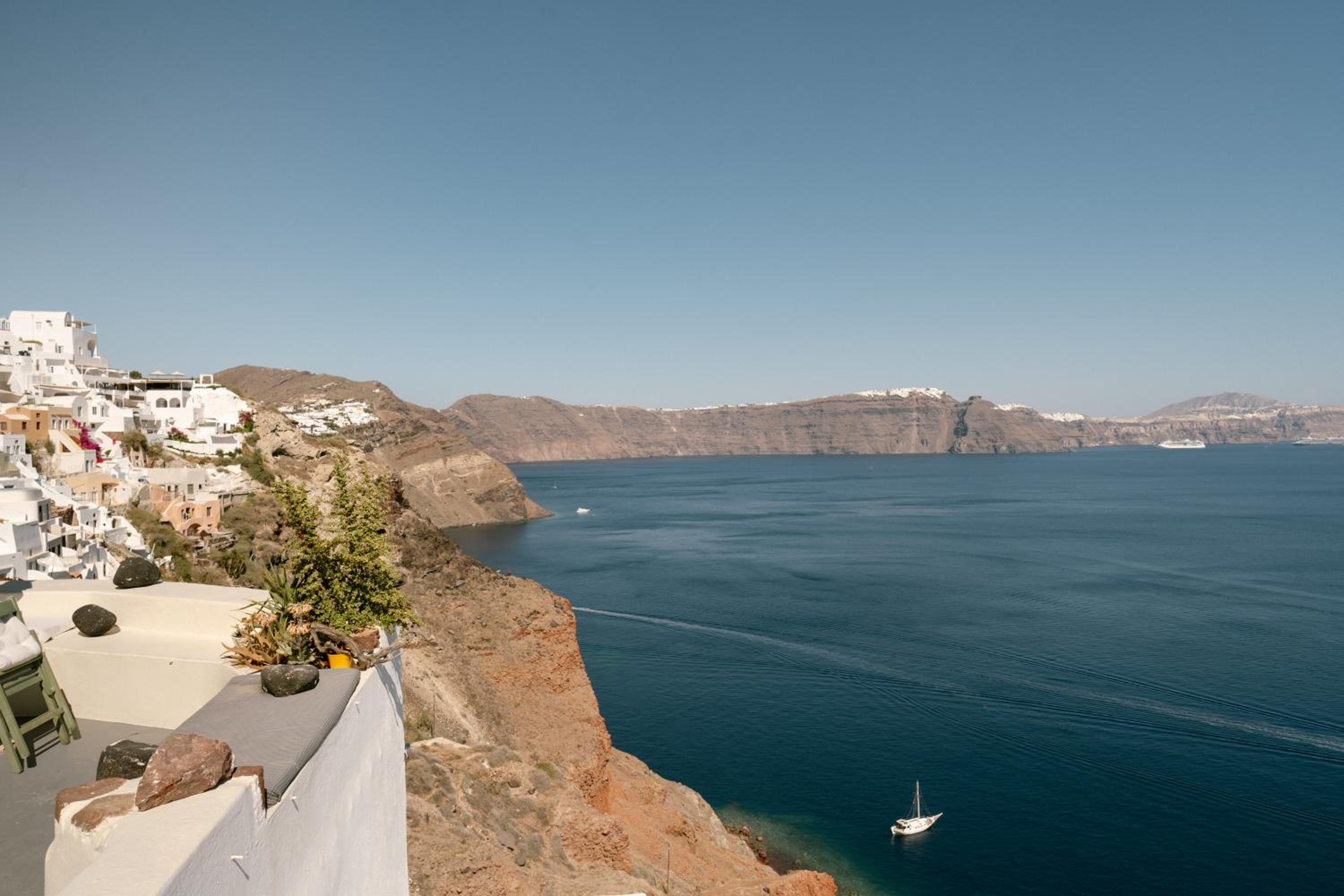 Anemos Caldera Oia