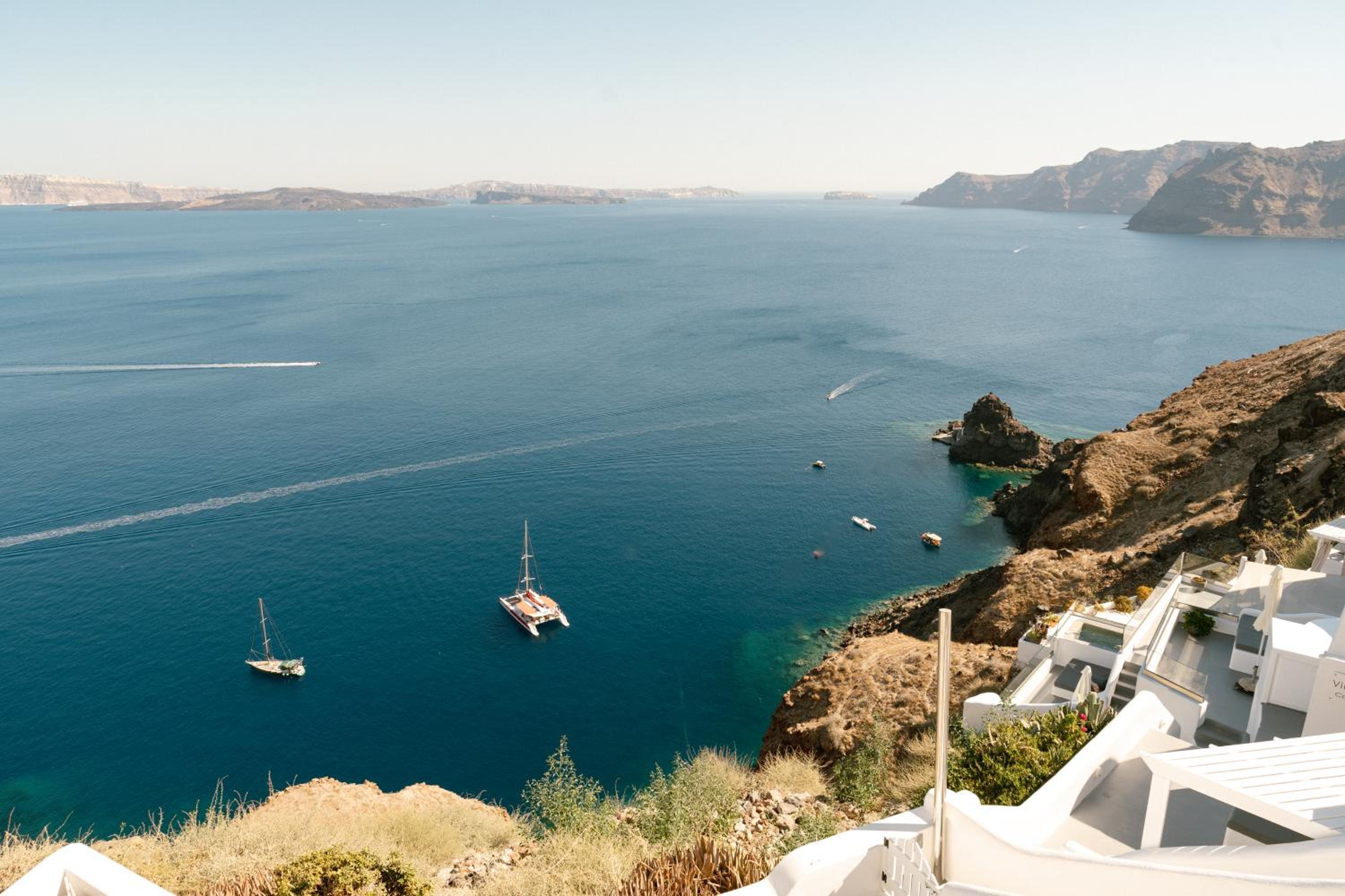 Anemos Caldera Oia