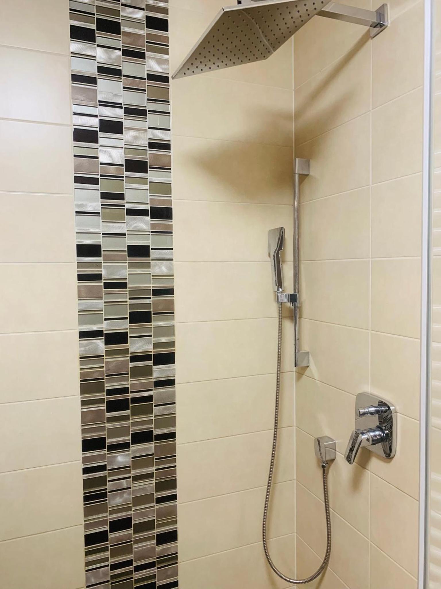 Local-Lux Premium Apartment- 2 Bedrooms Balcony -2 Private Parking