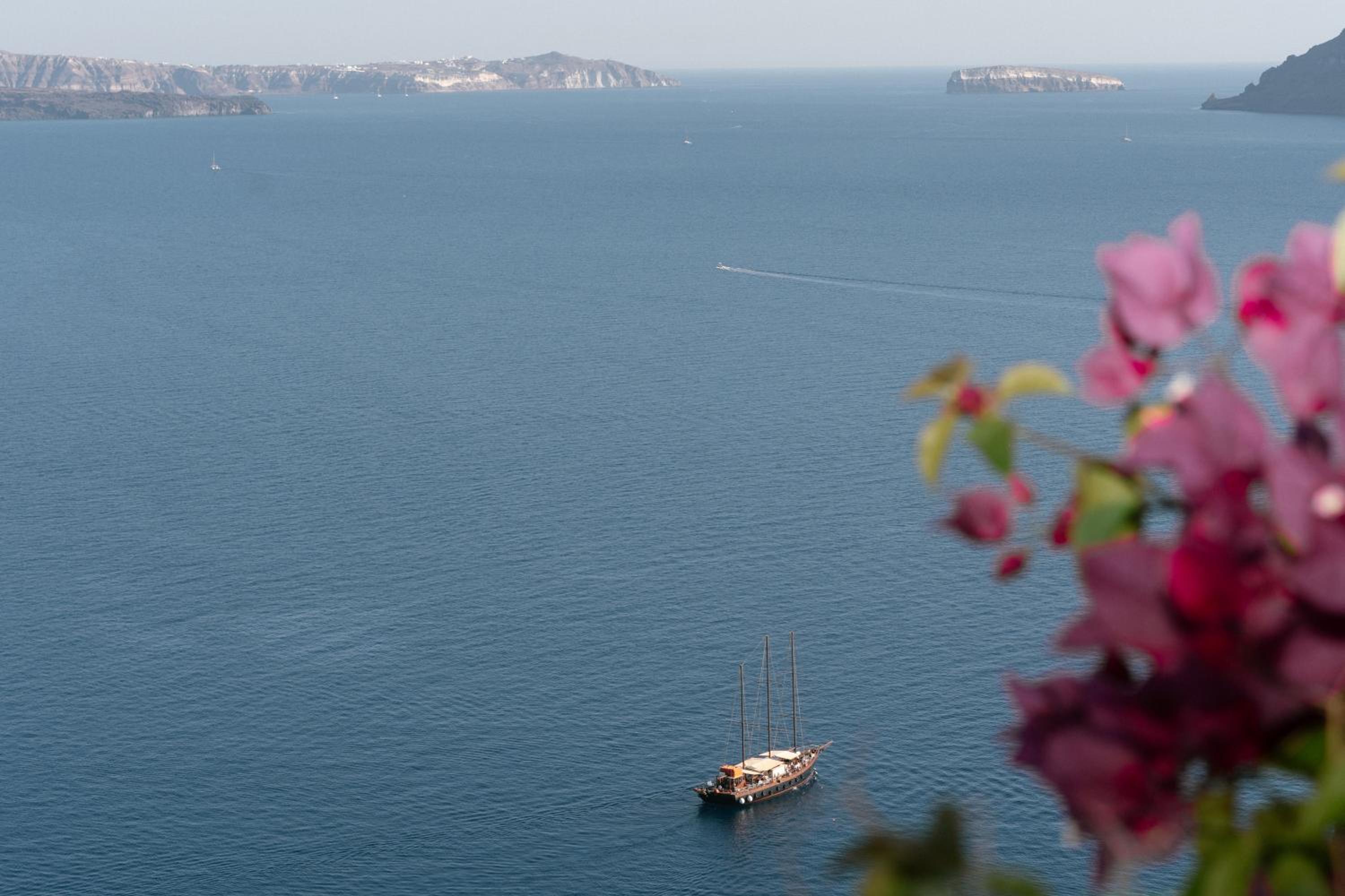 Anemos Caldera Oia