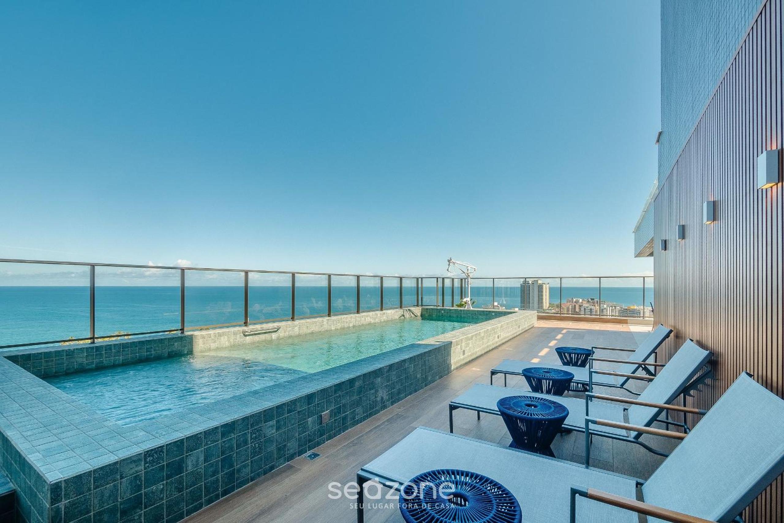 Apartments in a building with a pool 800m from the beach in Salvador - EDF