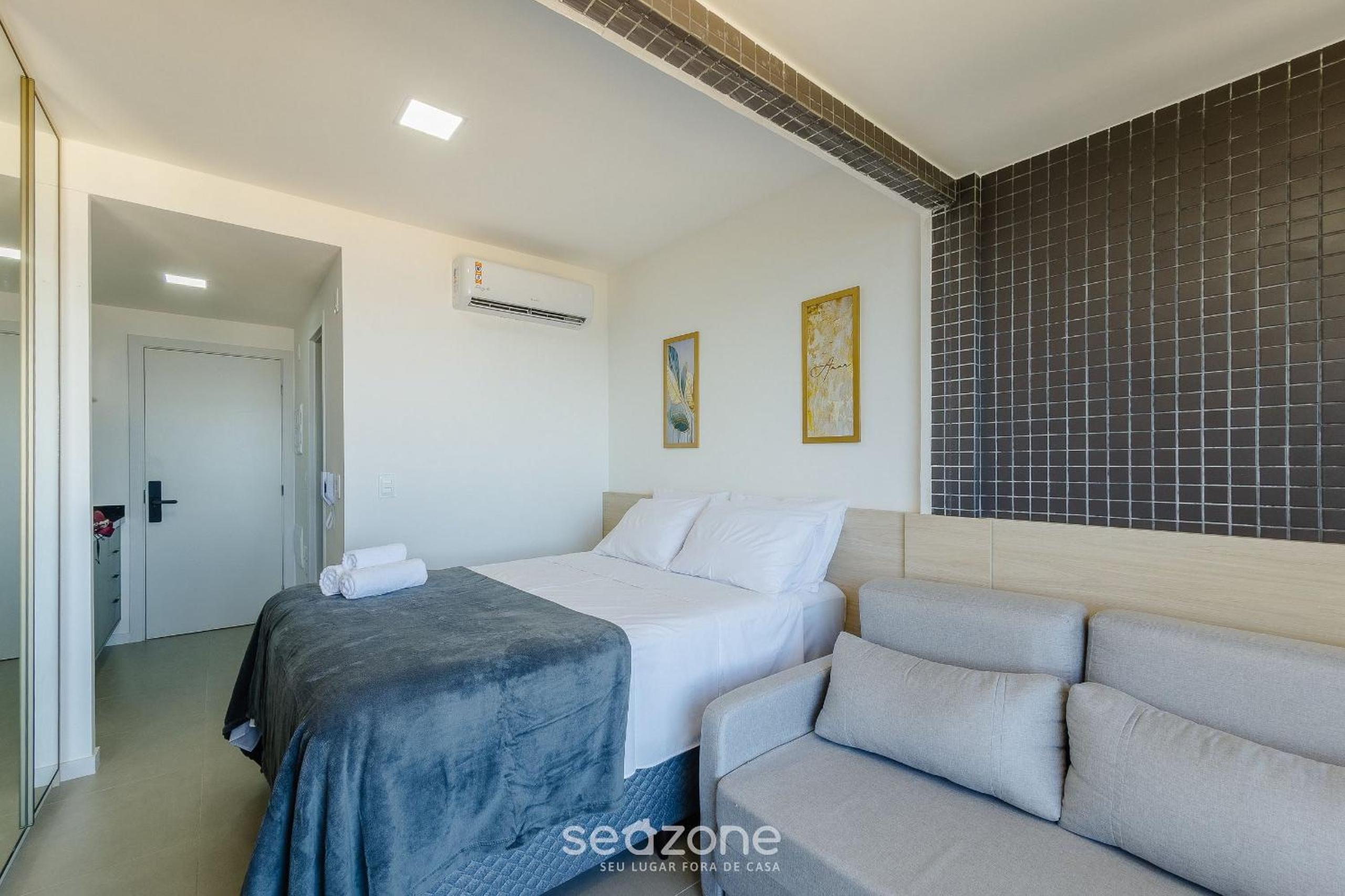 Apartments in a building with a pool 800m from the beach in Salvador - EDF