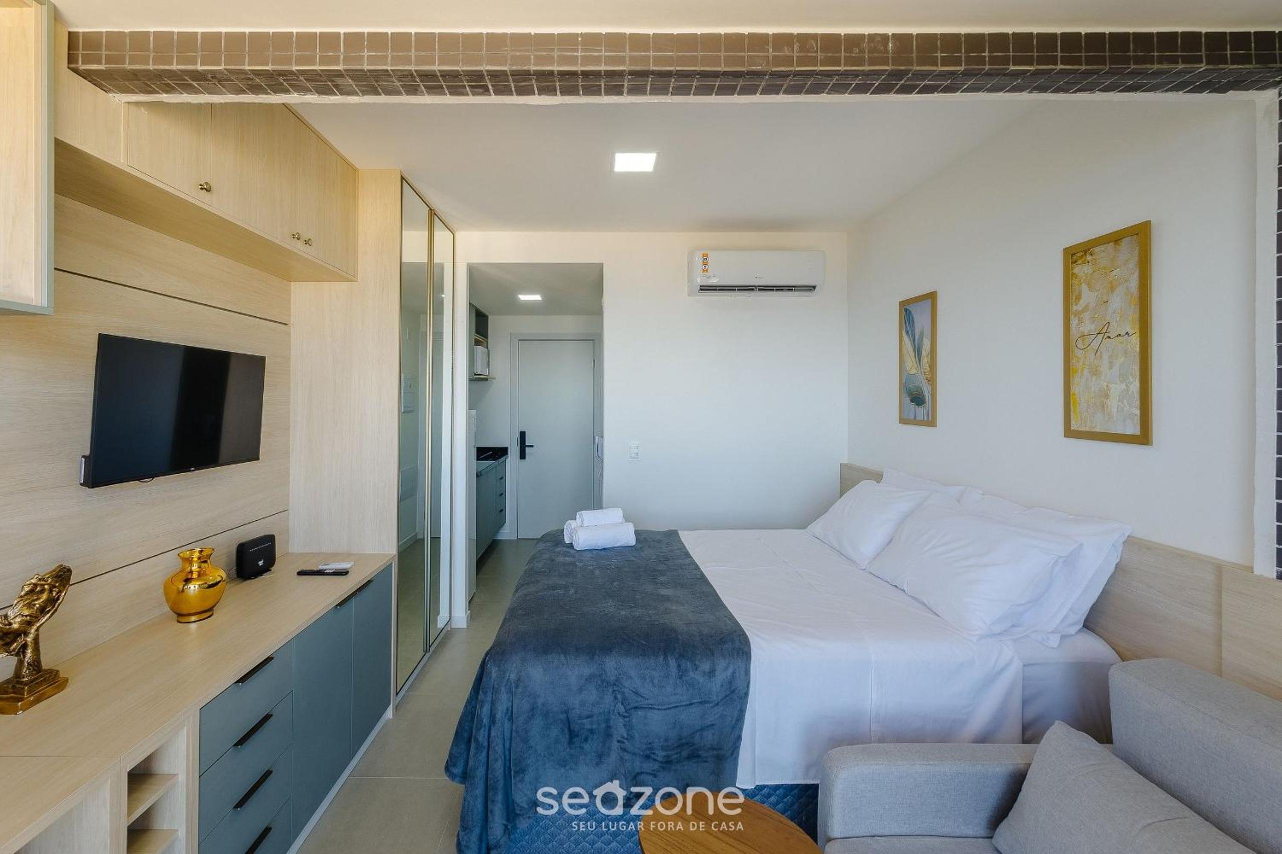 Apartments in a building with a pool 800m from the beach in Salvador - EDF