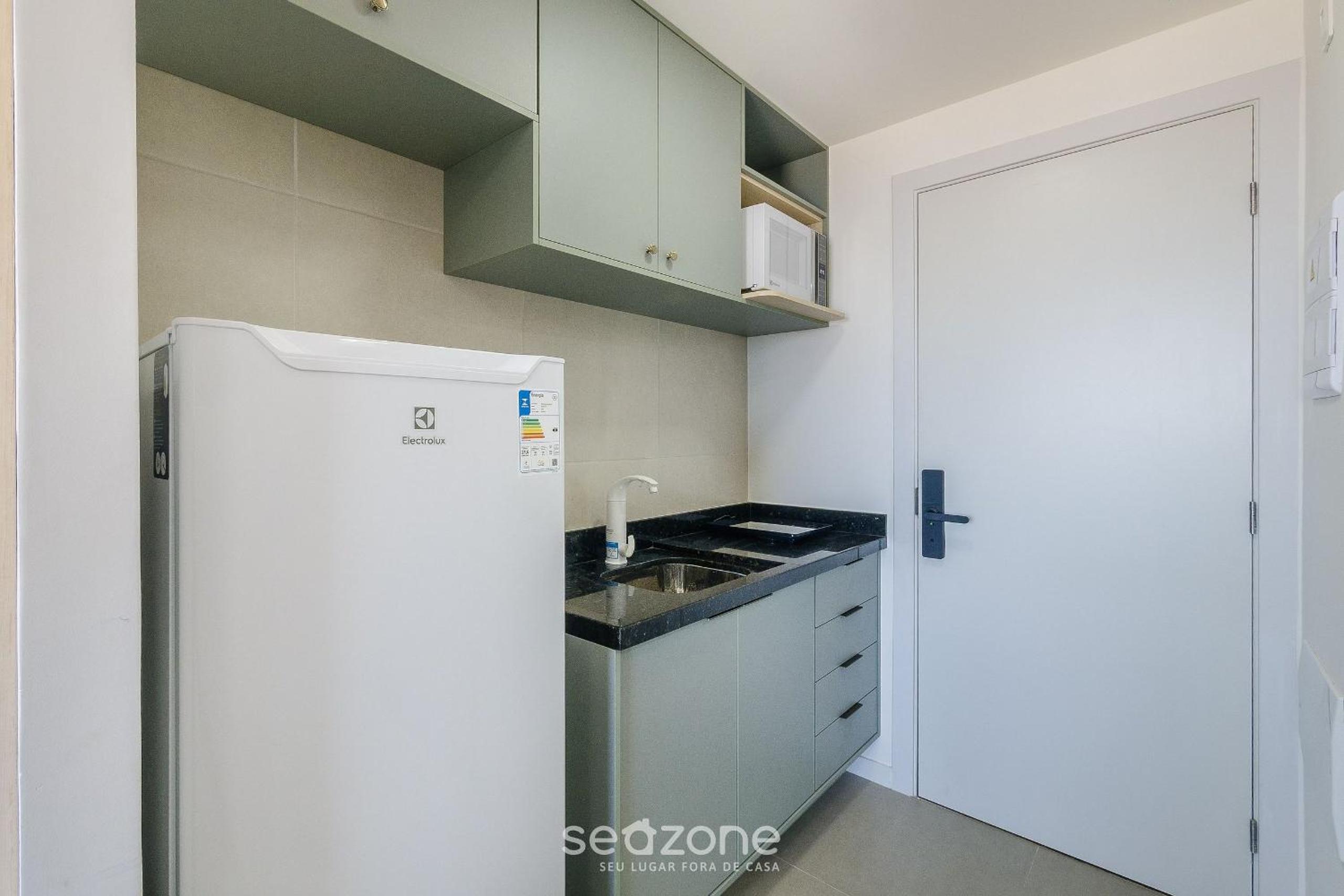 Apartments in a building with a pool 800m from the beach in Salvador - EDF