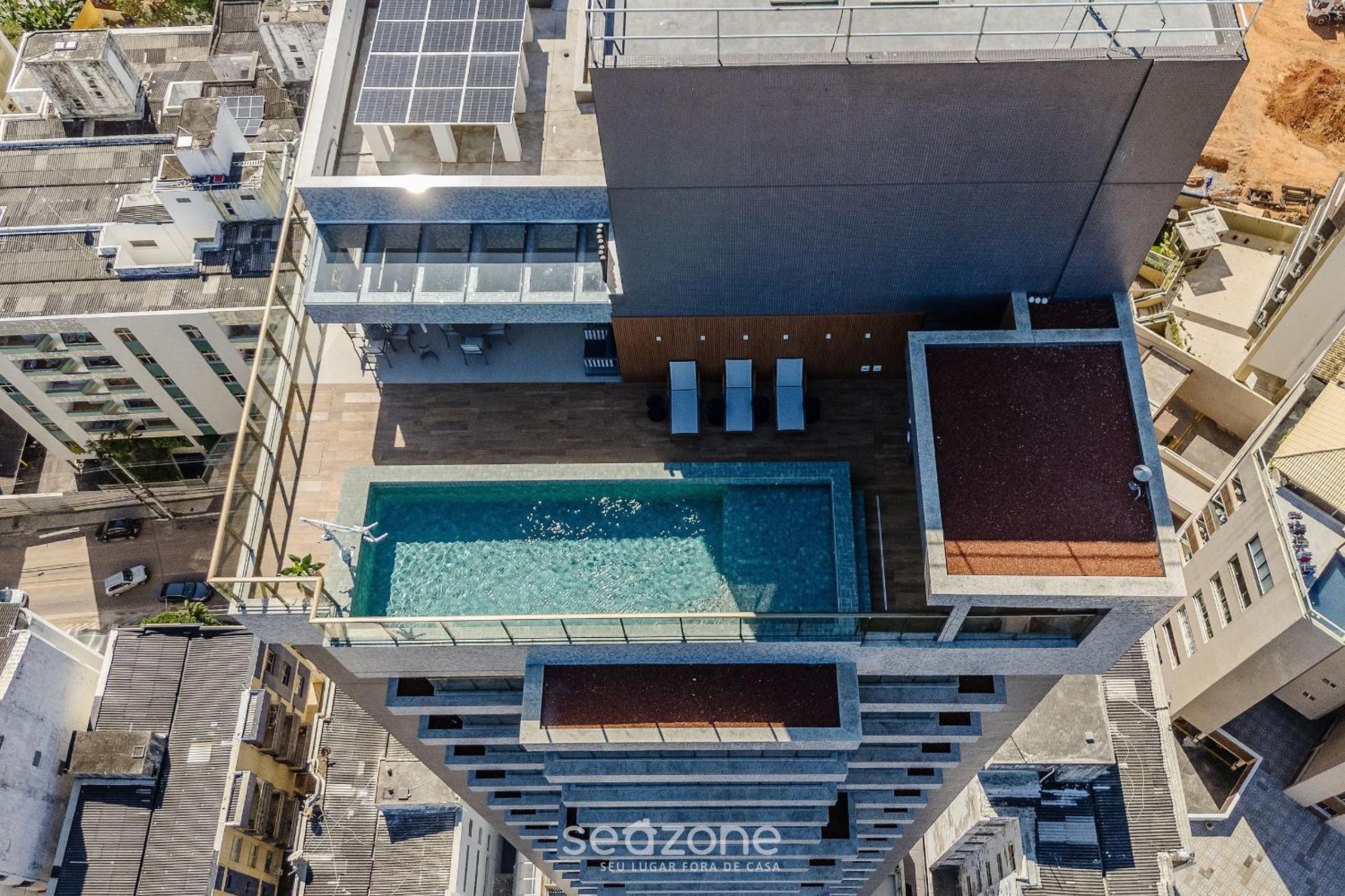 Apartments in a building with a pool 800m from the beach in Salvador - EDF