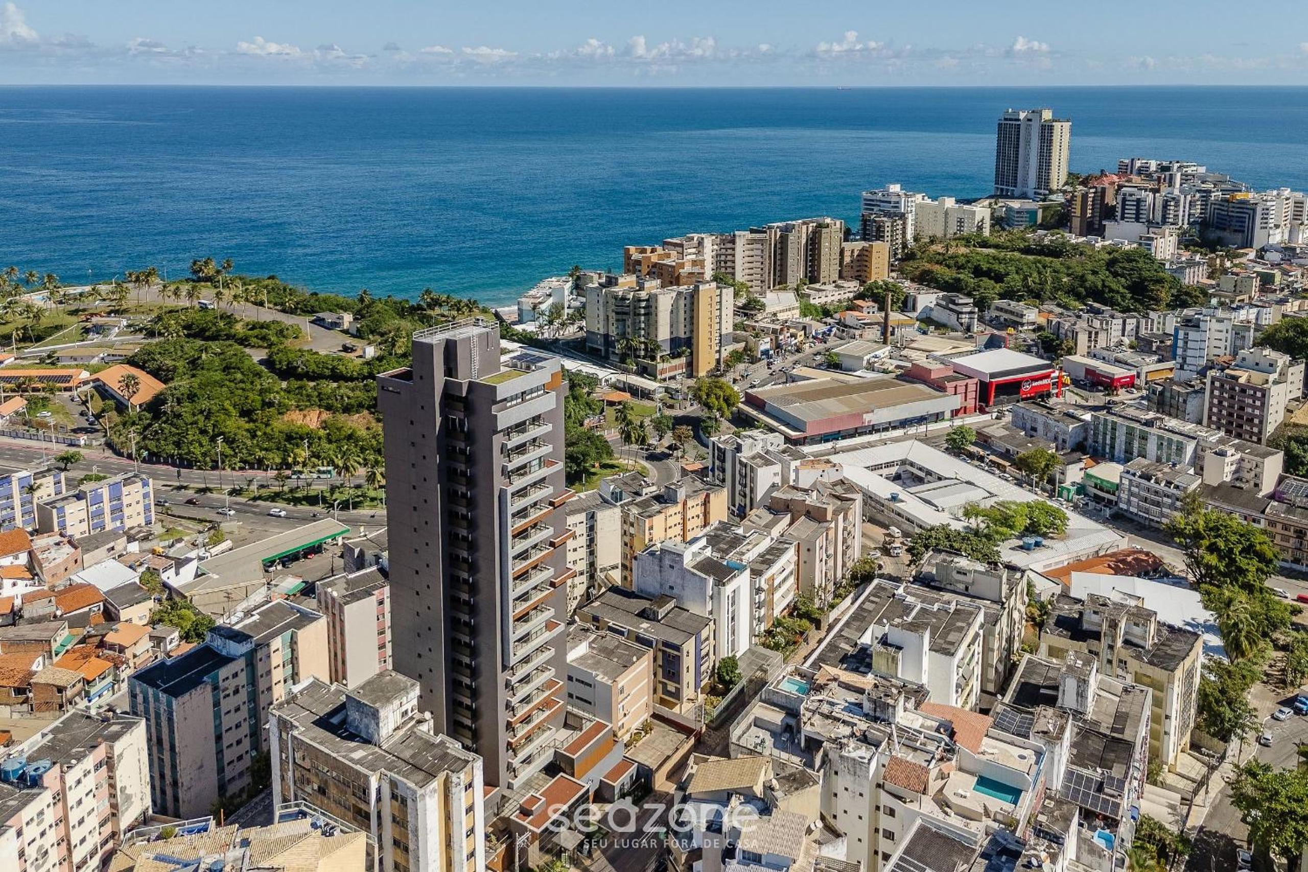 Apartments in a building with a pool 800m from the beach in Salvador - EDF