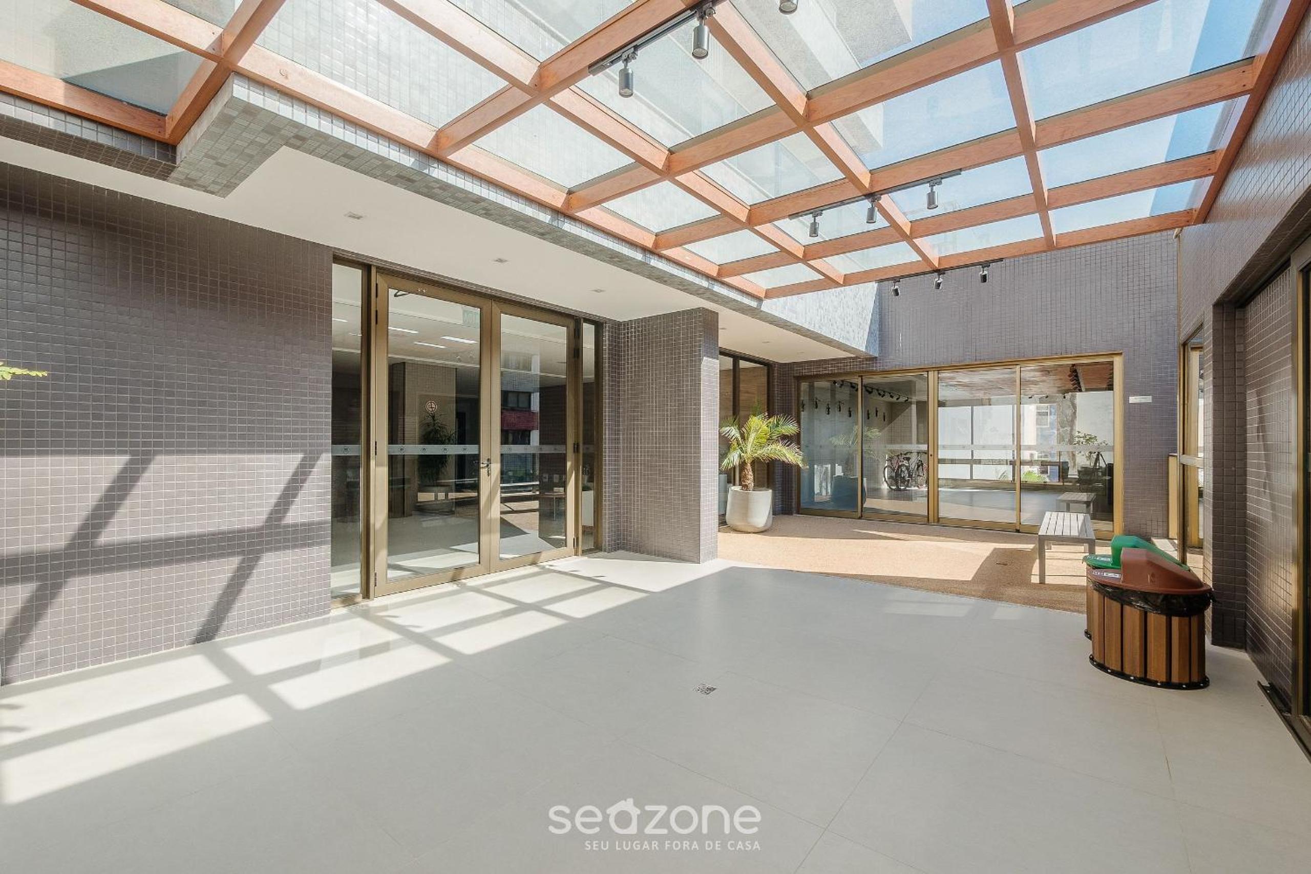 Apartments in a building with a pool 800m from the beach in Salvador - EDF
