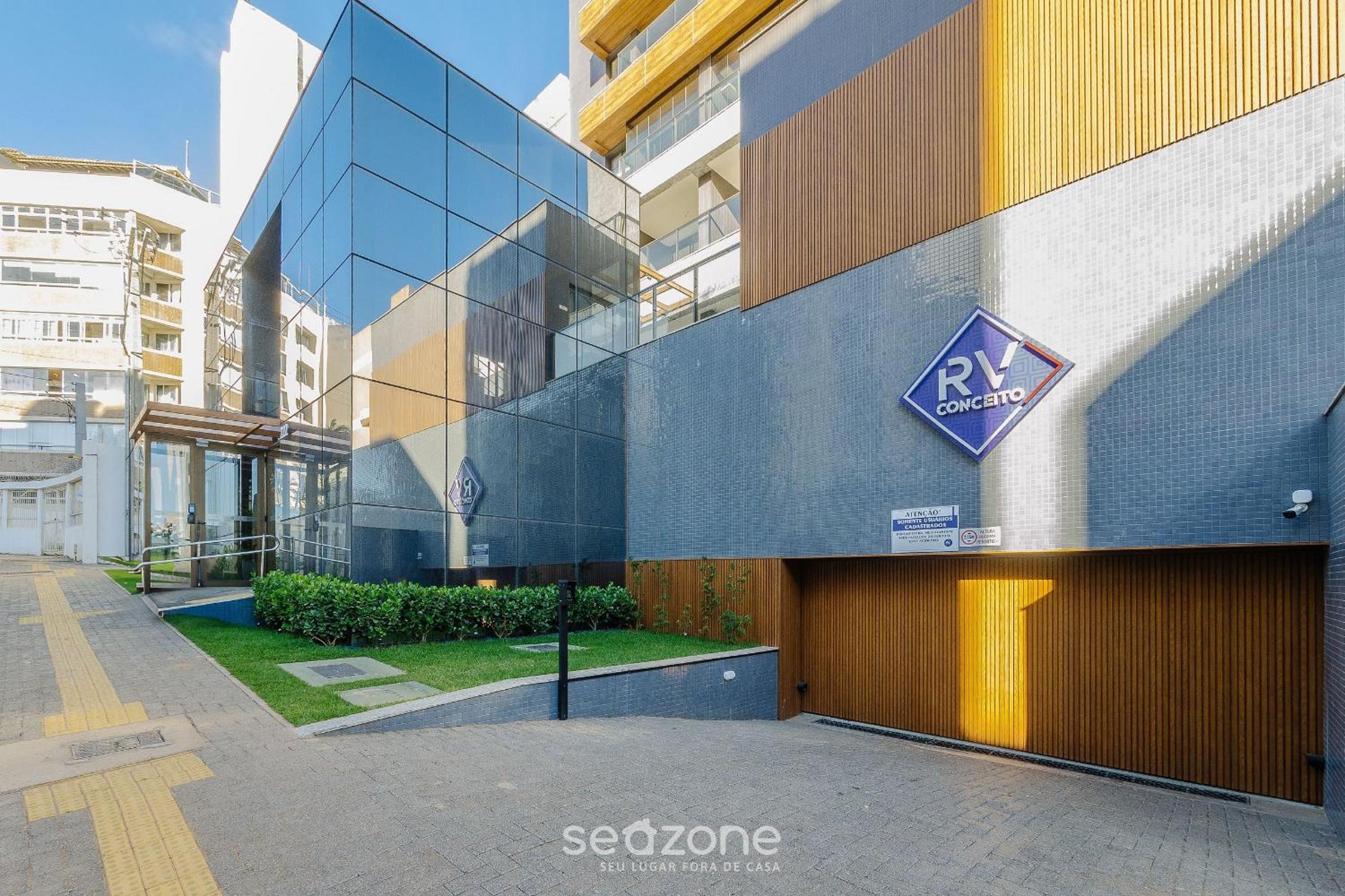 Apartments in a building with a pool 800m from the beach in Salvador - EDF