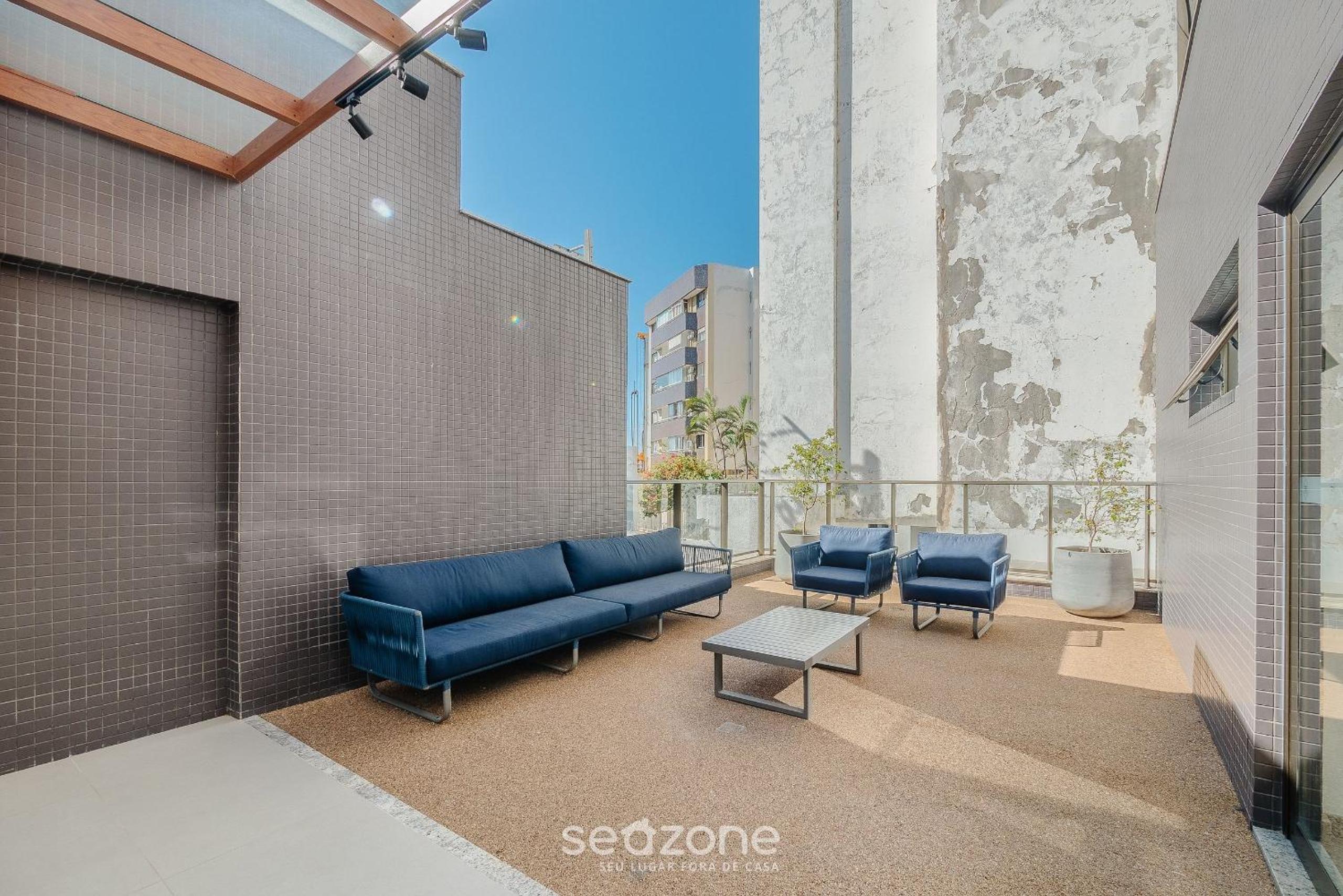 Apartments in a building with a pool 800m from the beach in Salvador - EDF
