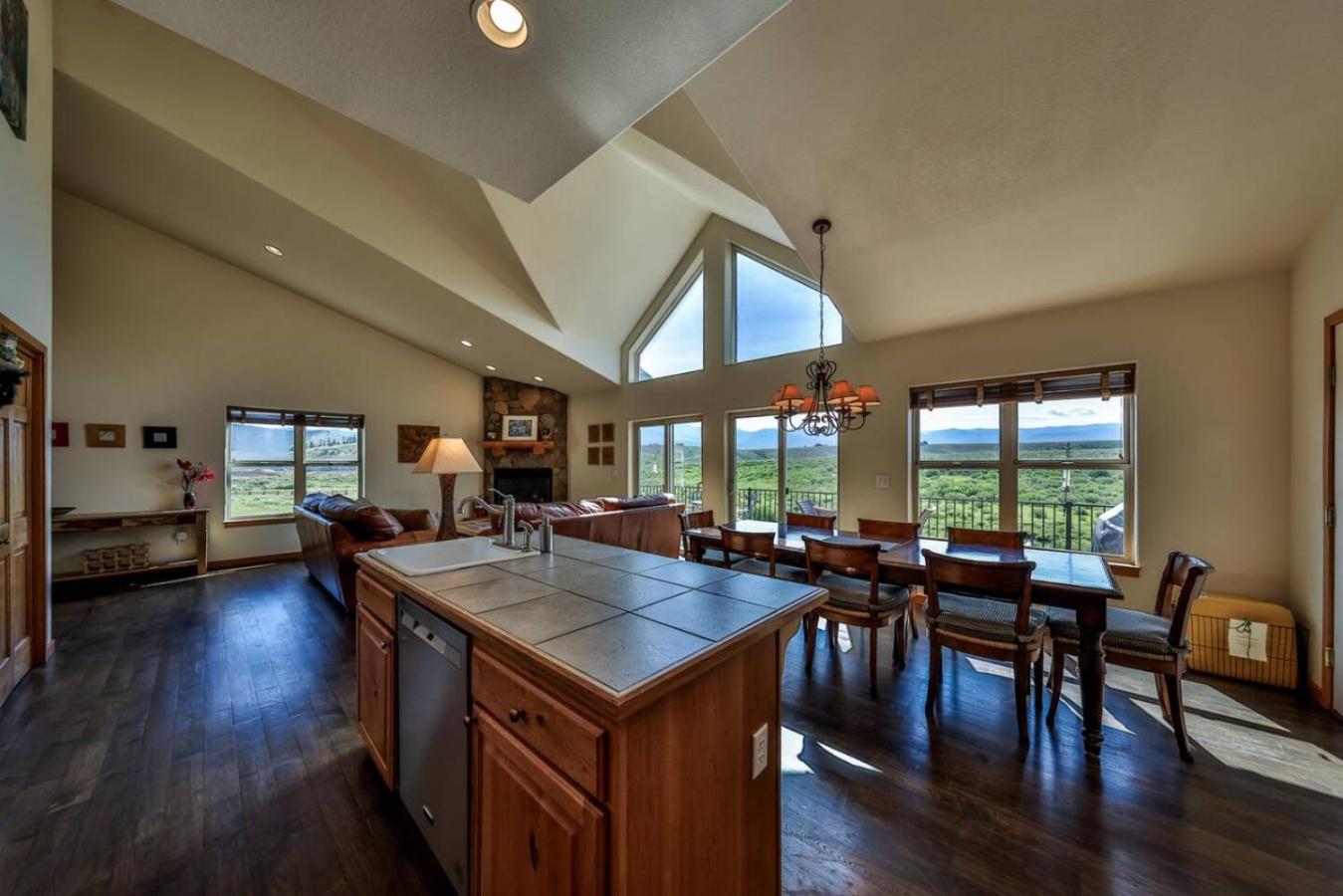 Mountain Bliss 3 BR Retreat With Views and Hot Tub