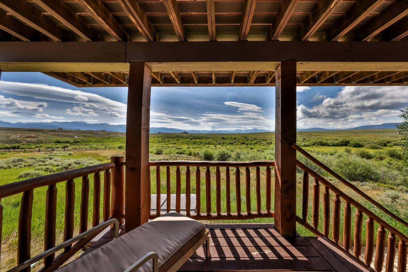 Mountain Bliss 3 BR Retreat With Views and Hot Tub