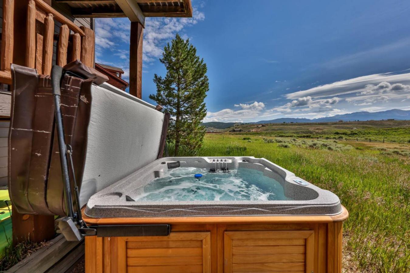 Mountain Bliss 3 BR Retreat With Views and Hot Tub