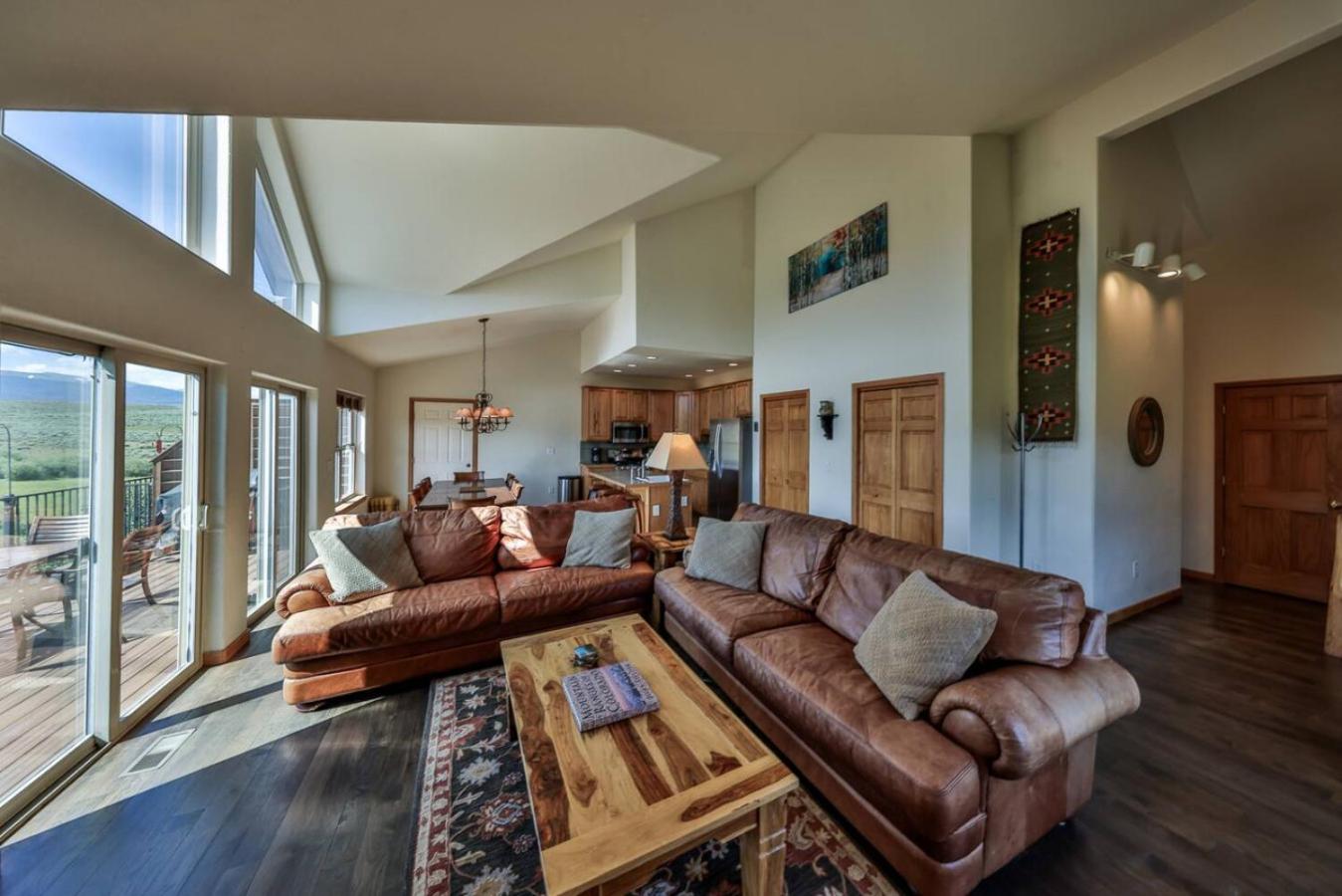 Mountain Bliss 3 BR Retreat With Views and Hot Tub