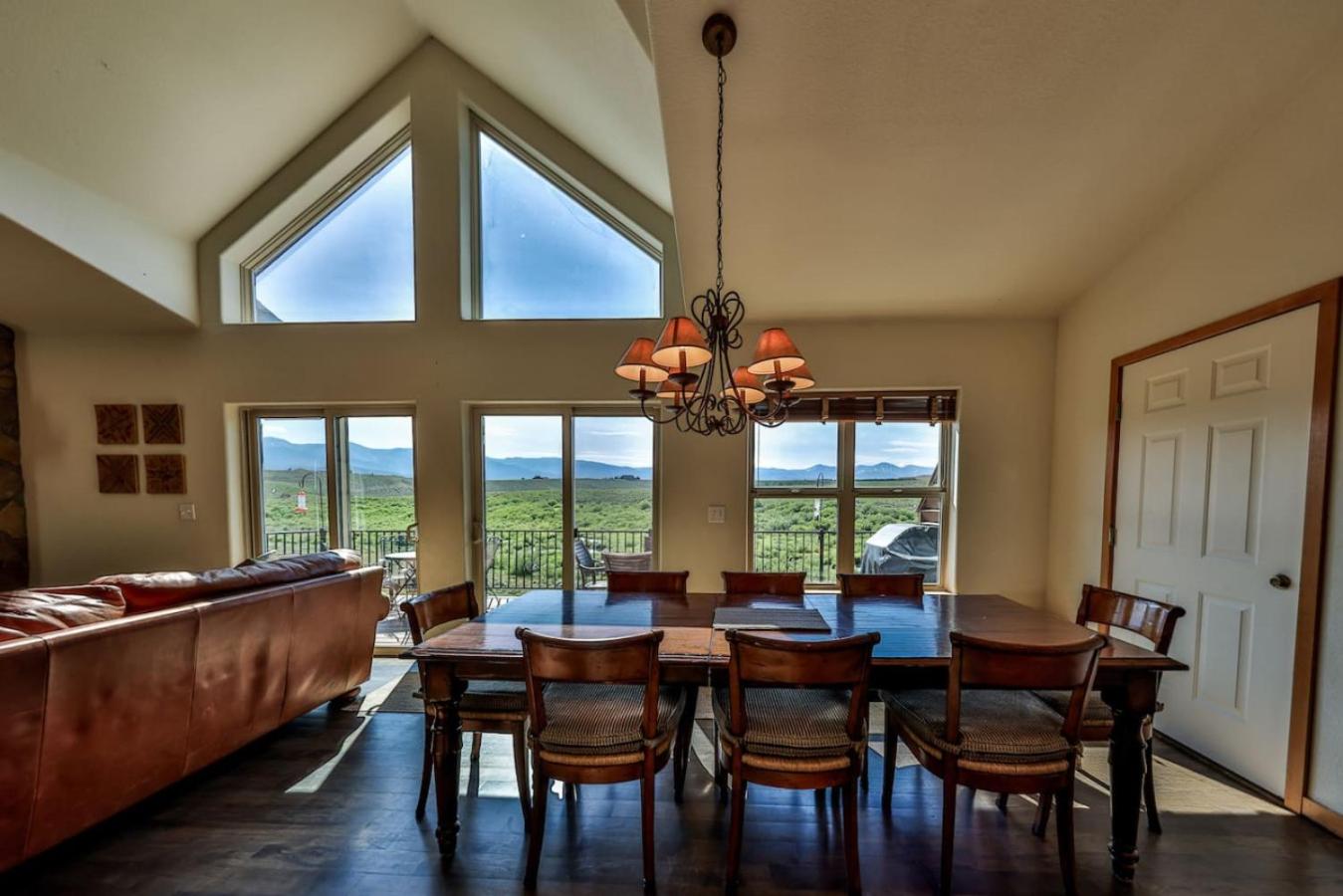 Mountain Bliss 3 BR Retreat With Views and Hot Tub