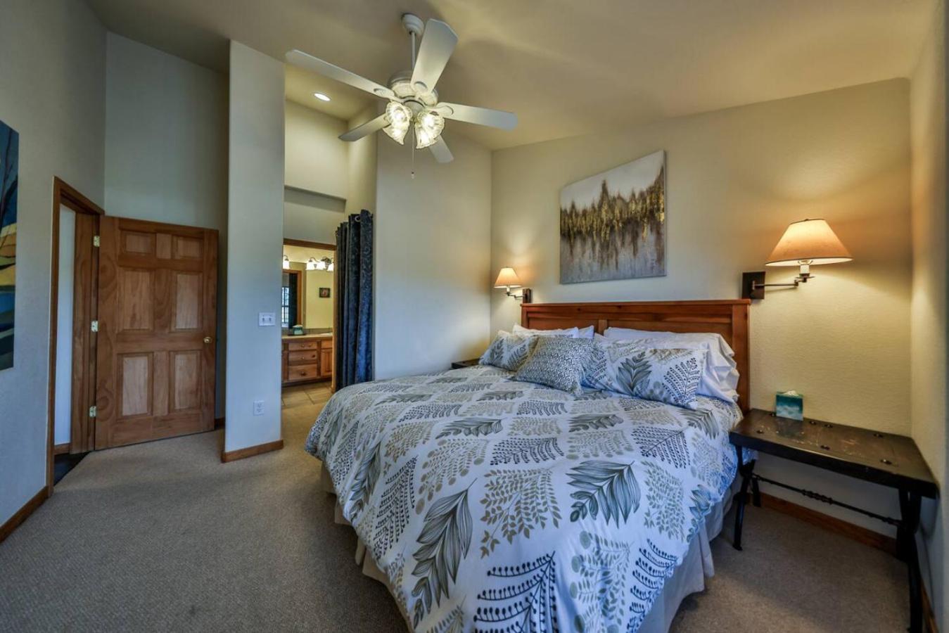 Mountain Bliss 3 BR Retreat With Views and Hot Tub