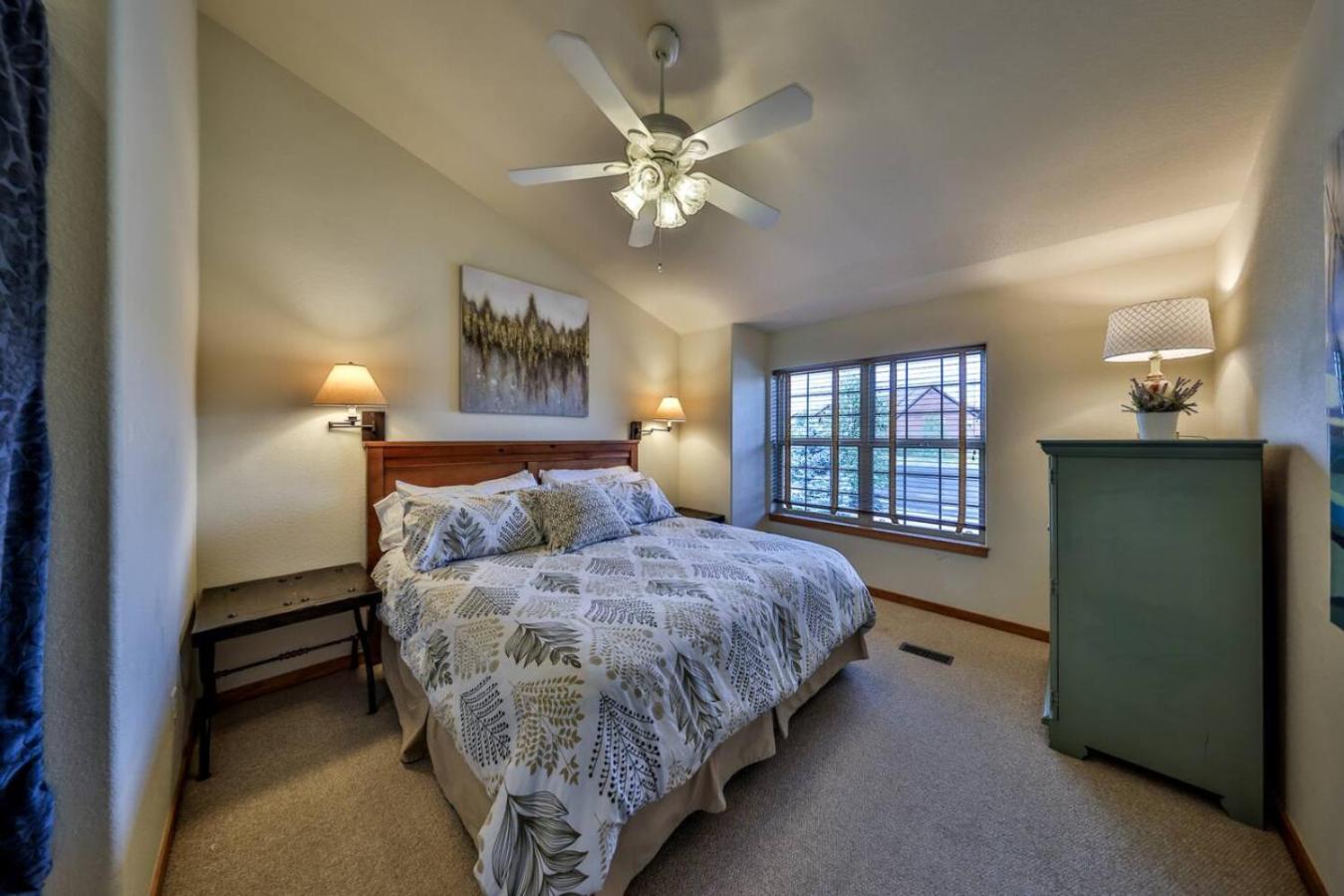 Mountain Bliss 3 BR Retreat With Views and Hot Tub