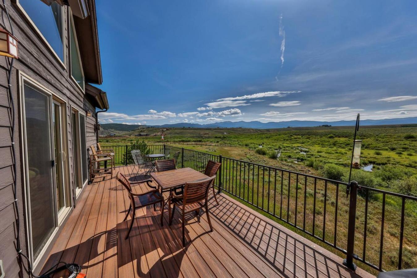 Mountain Bliss 3 BR Retreat With Views and Hot Tub