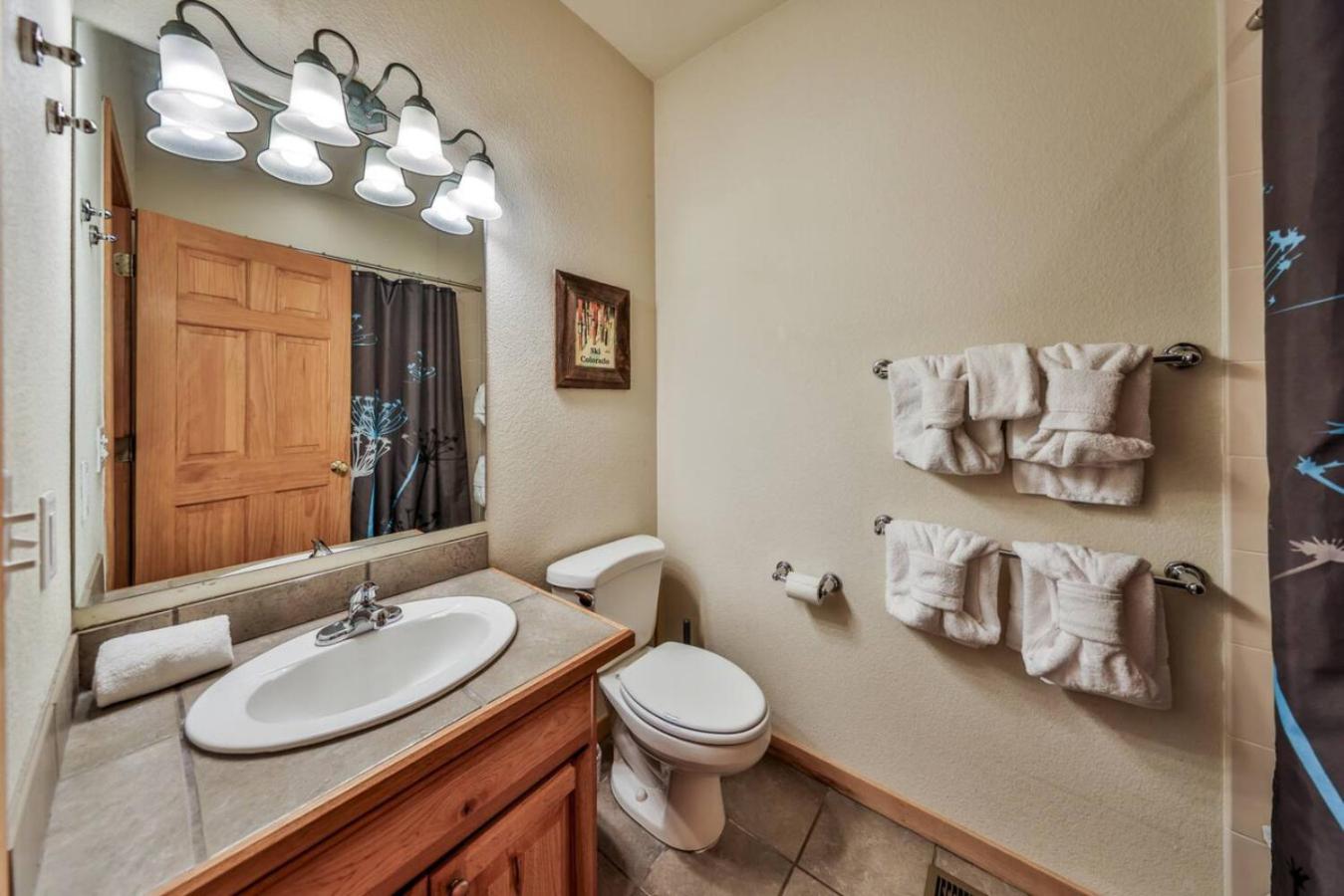 Mountain Bliss 3 BR Retreat With Views and Hot Tub