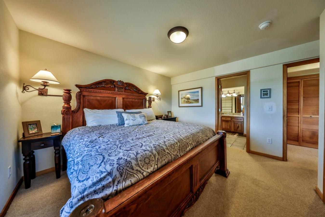 Mountain Bliss 3 BR Retreat With Views and Hot Tub