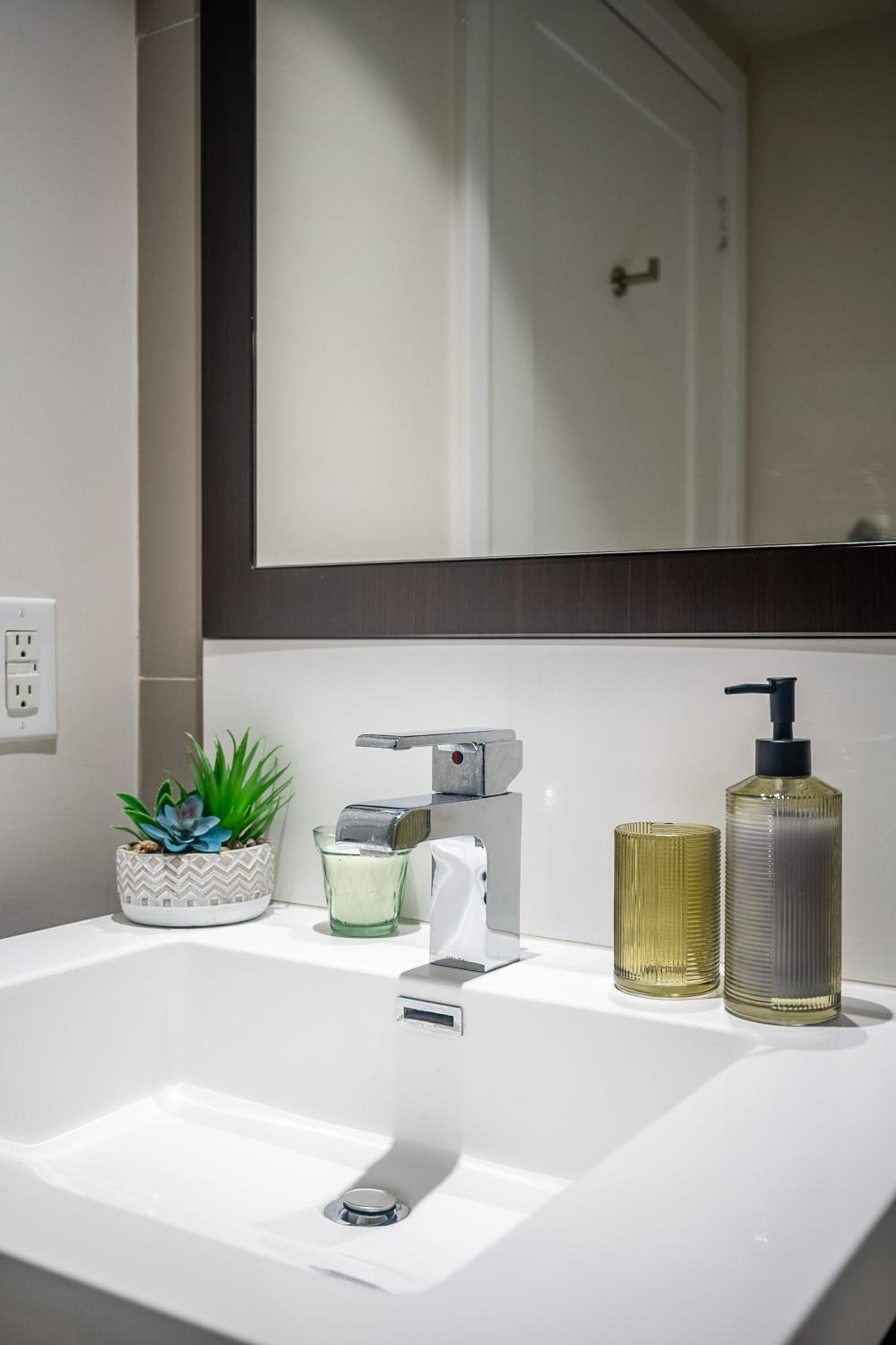 Elegance In peonies 23 Floor 1Br Free parking