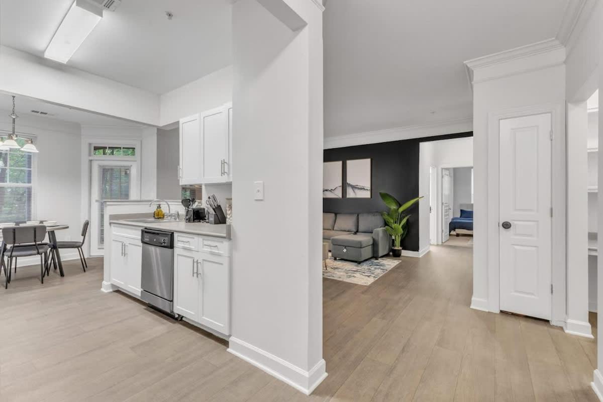 Upscale King 2BR Suite Mins to Downtown Raleigh