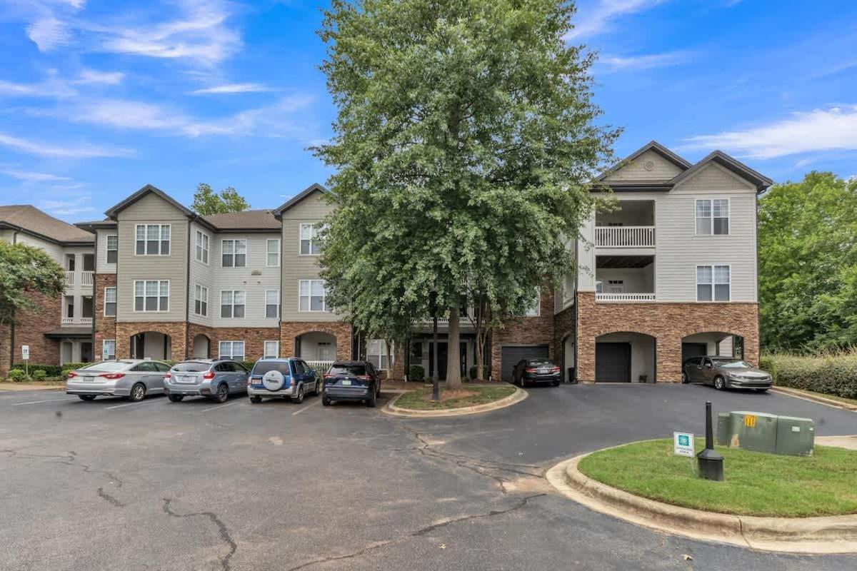 Upscale King 2BR Suite Mins to Downtown Raleigh